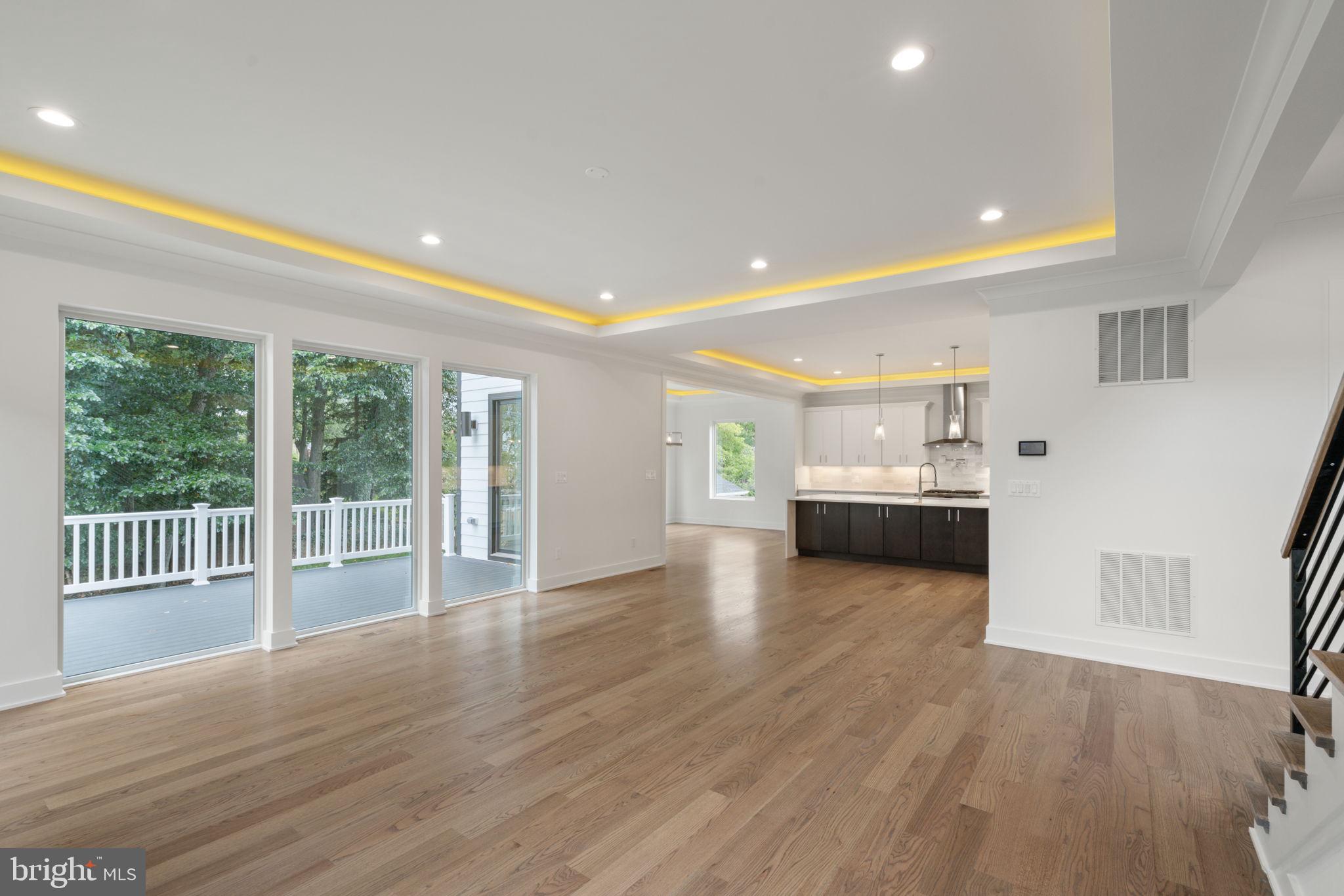 VIENNA WOODS - Residential