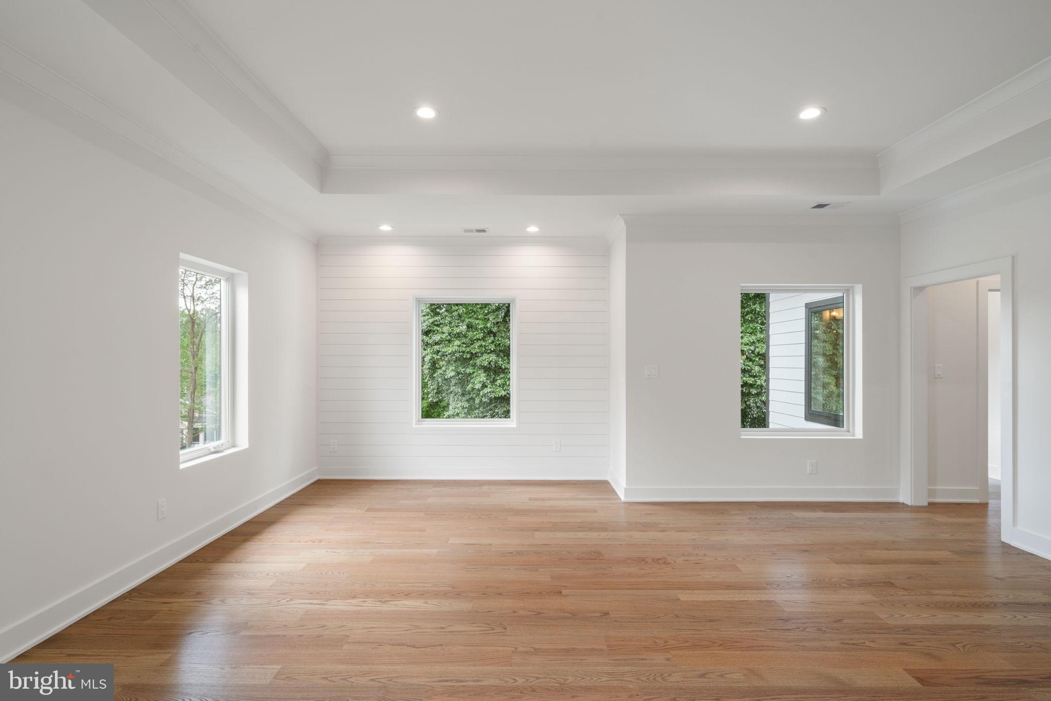 VIENNA WOODS - Residential