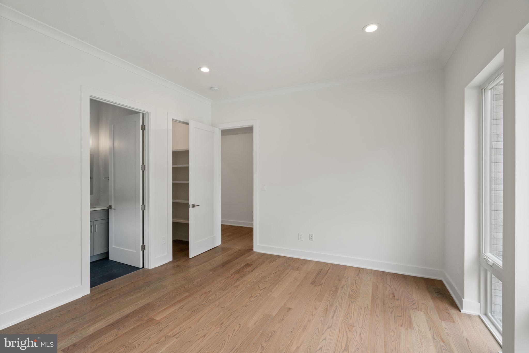VIENNA WOODS - Residential