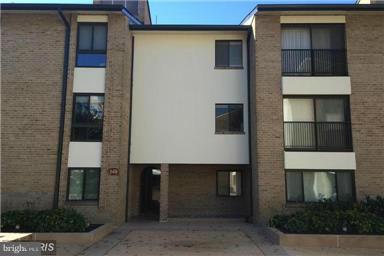 AFFORDABLE SPACIOUS ONE BEDROOM WITH BALCONY. W/D IN CONDO. 2 PETS UP TO 35 LBS EACH.WALK TO METRO AND ALL THE GREAT SPOTS AT ROCKVILLE TOWN CENTER! HURRY FOR THIS OPPORTUNITY! FRESHLY PAINTED AND NEW CARPETING.