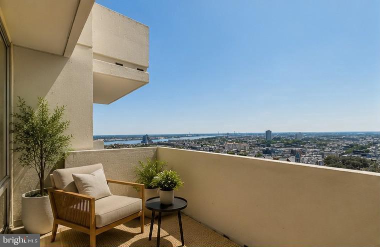 WASHINGTON SQ - Residential