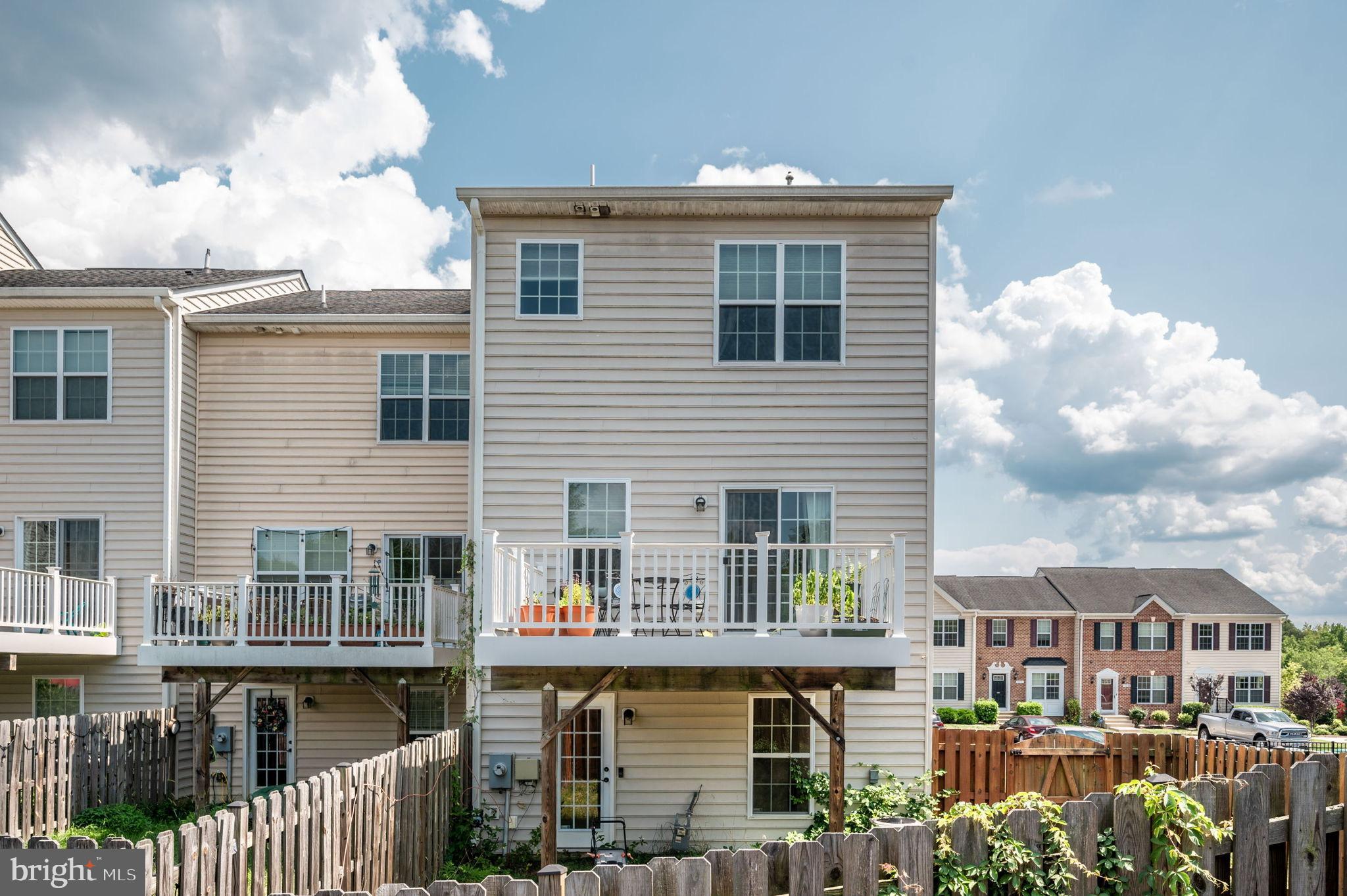 LAKESIDE - Residential