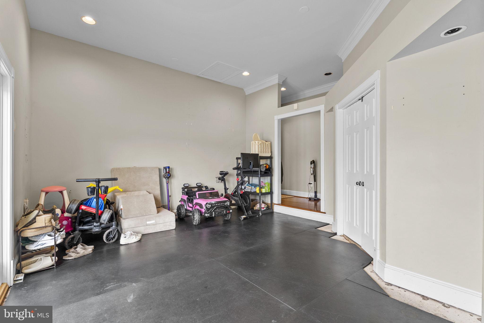 CLAIRMONT MANOR - Residential