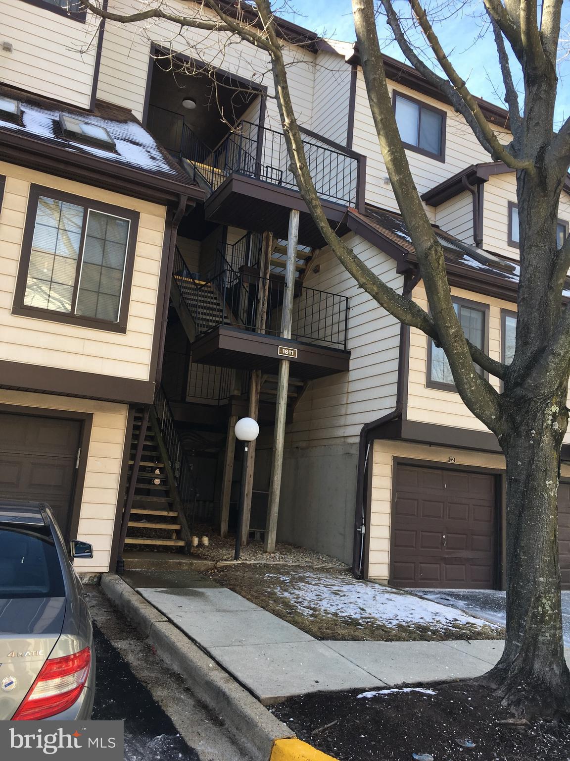 Cute as a button! Updated. Cathedral ceiling in the living area with 2 skylights, balcony, and hardwood floor. Kitchen is open to living room. Separate bedroom with full bath. Washer and Dryer in the unit. There is $40 application fee. Tenant pays electric. Close to White Oak shopping center and Beltway.