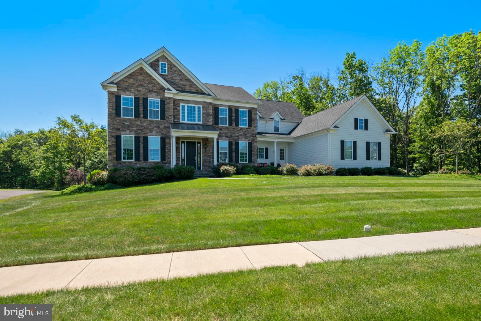 ESTATE AT MILL CREEK - Residential