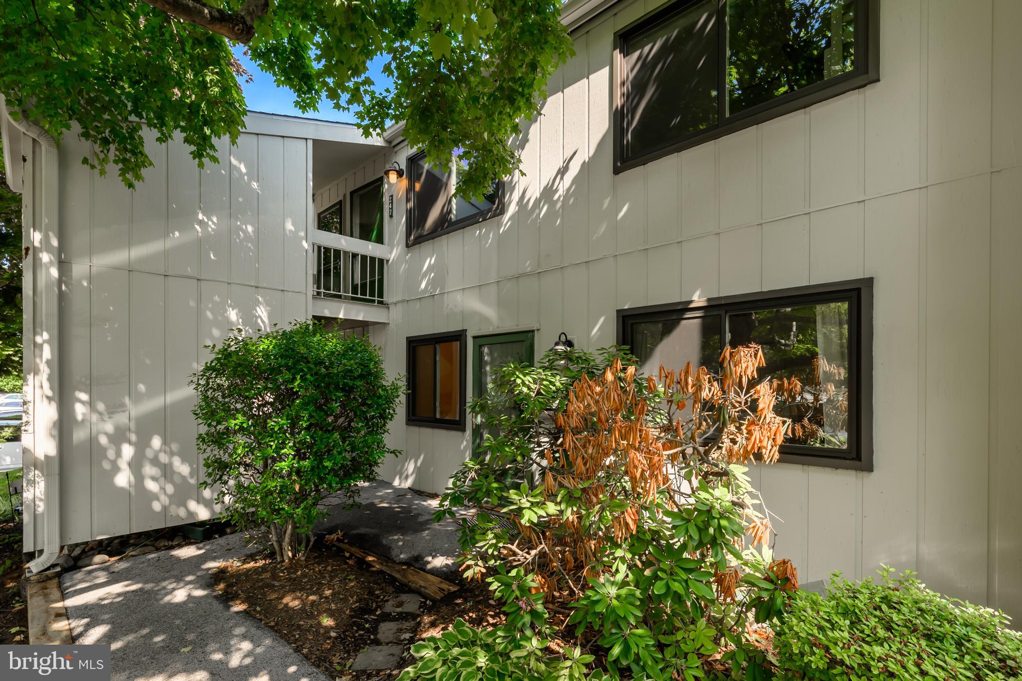 SUMMIT HOUSE - Residential