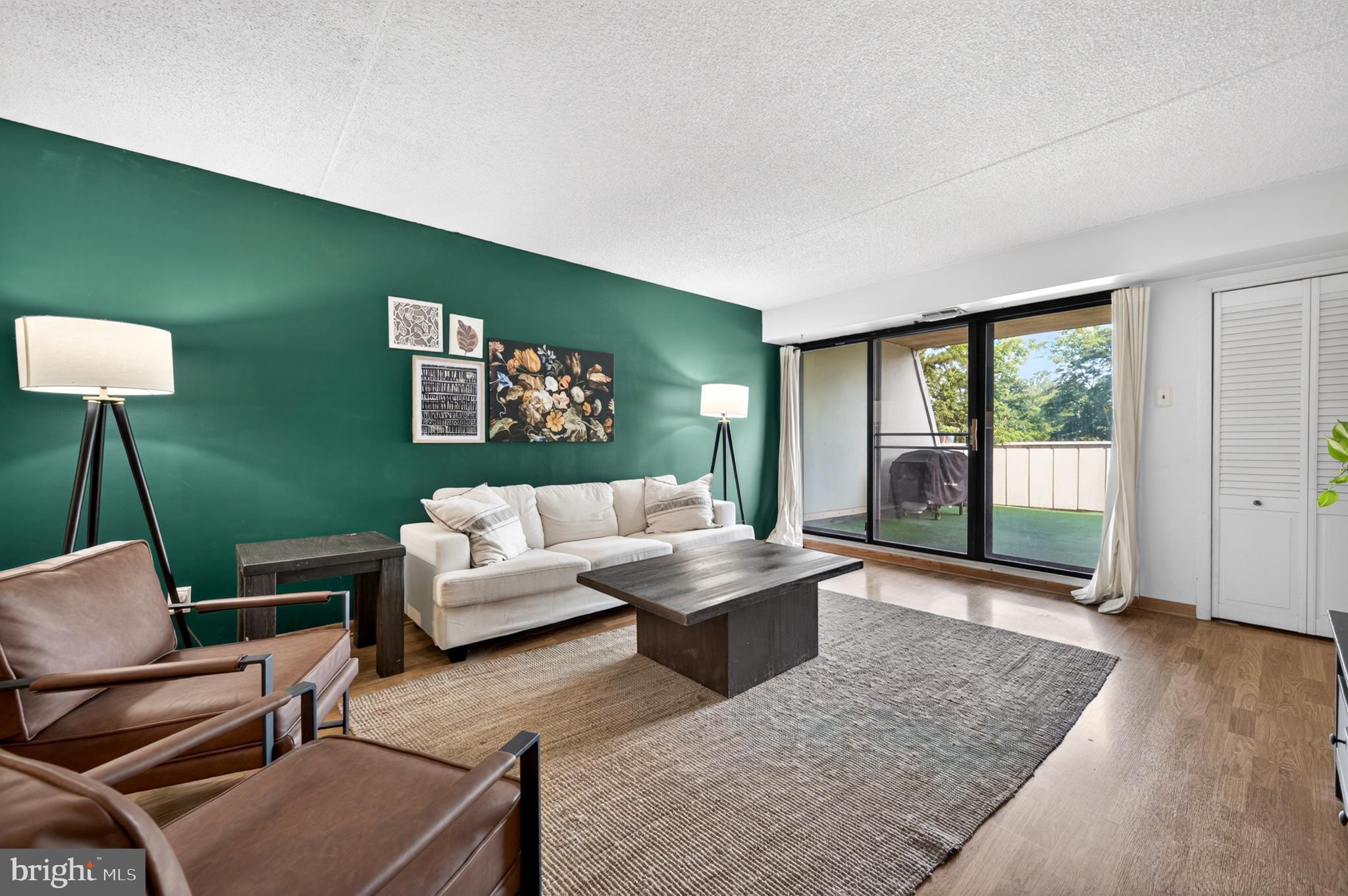 SUMMIT HOUSE - Residential