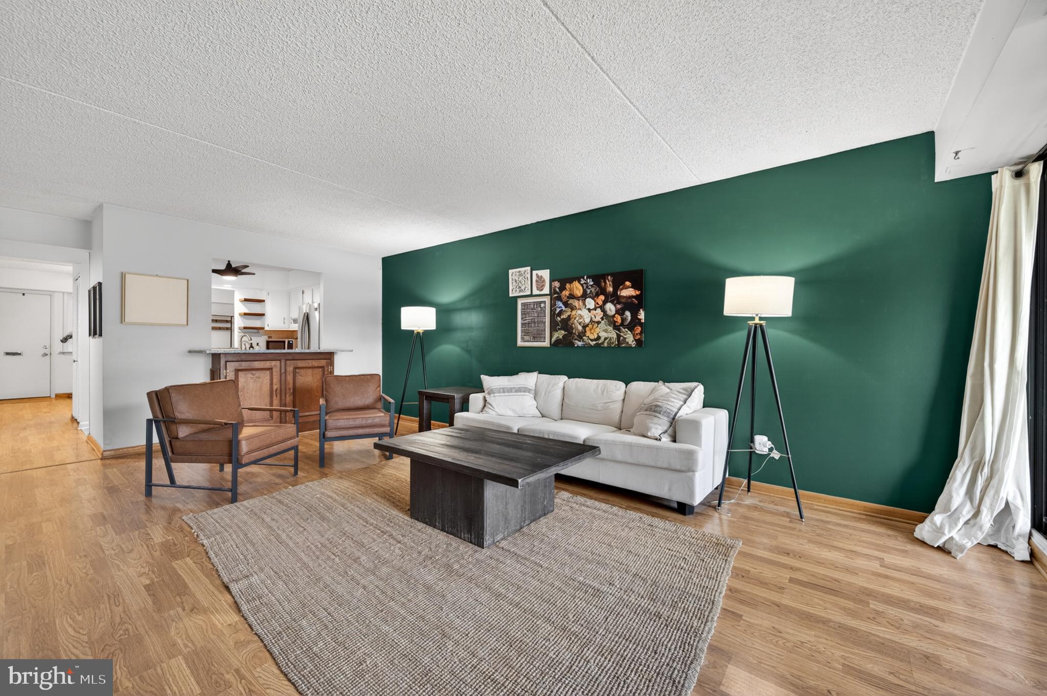 SUMMIT HOUSE - Residential