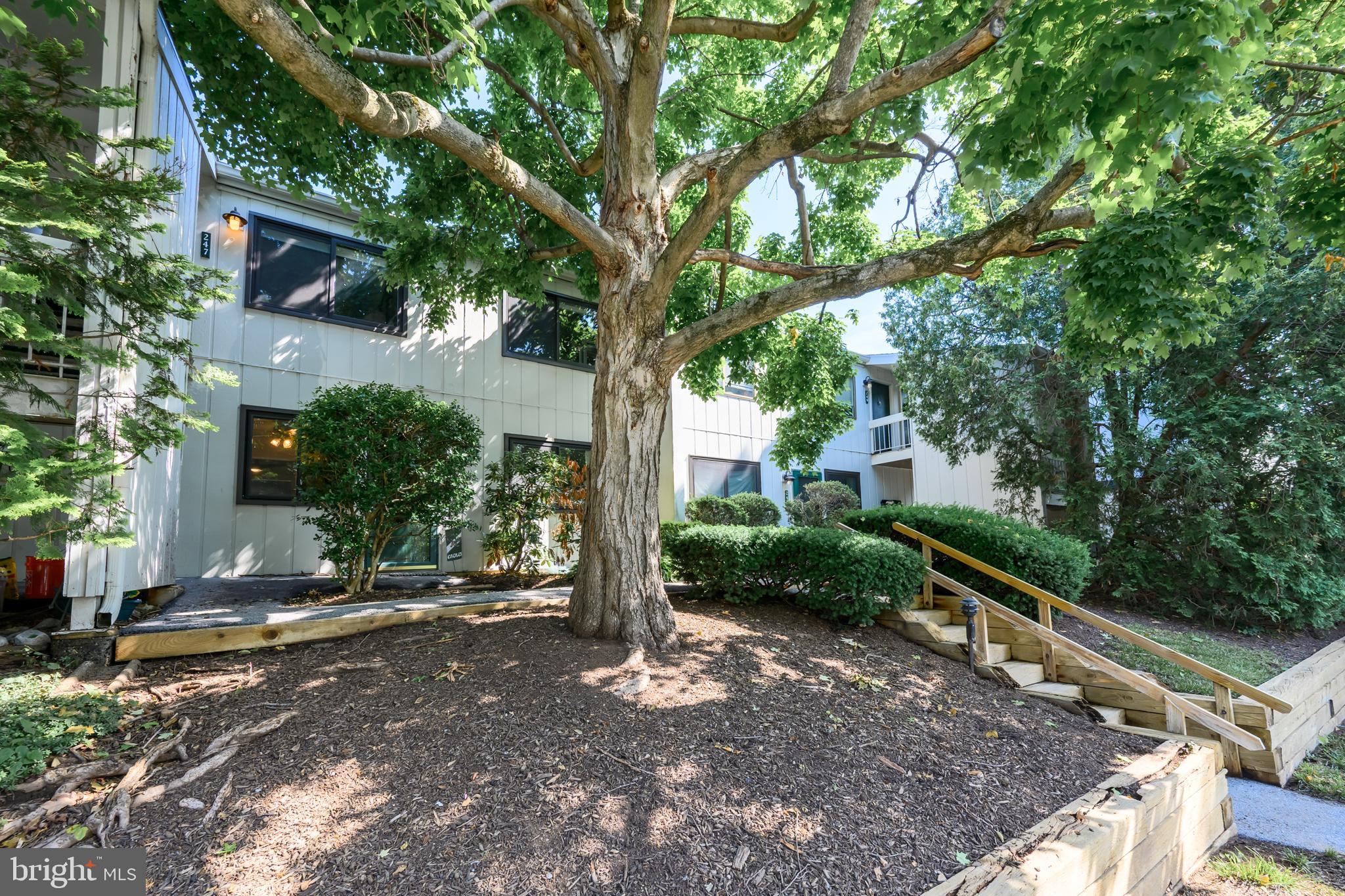 SUMMIT HOUSE - Residential
