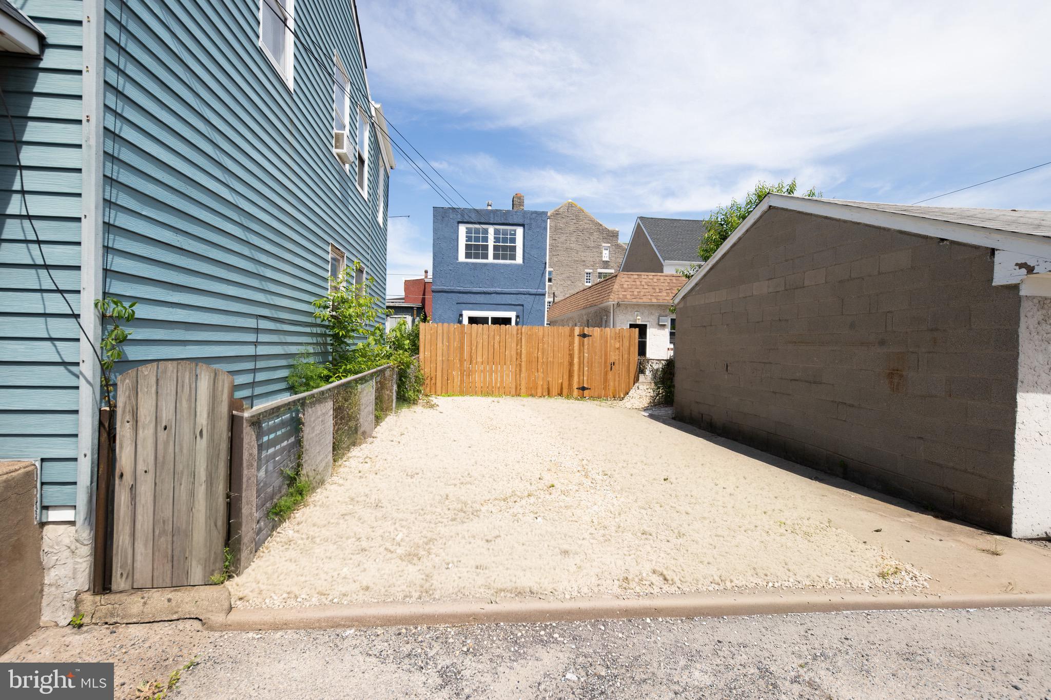 BRIDESBURG - Residential