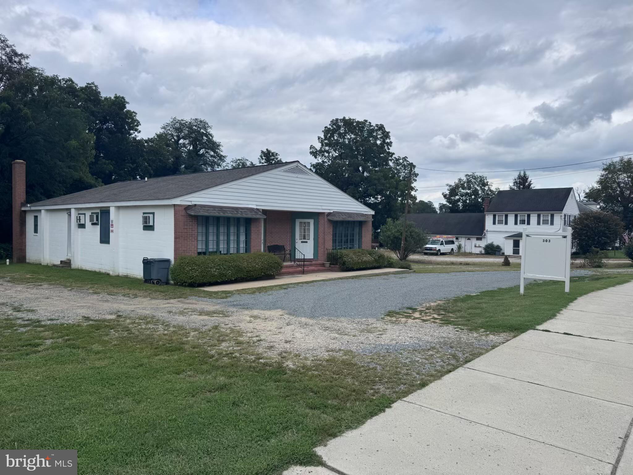 CENTREVILLE - Commercial Sale