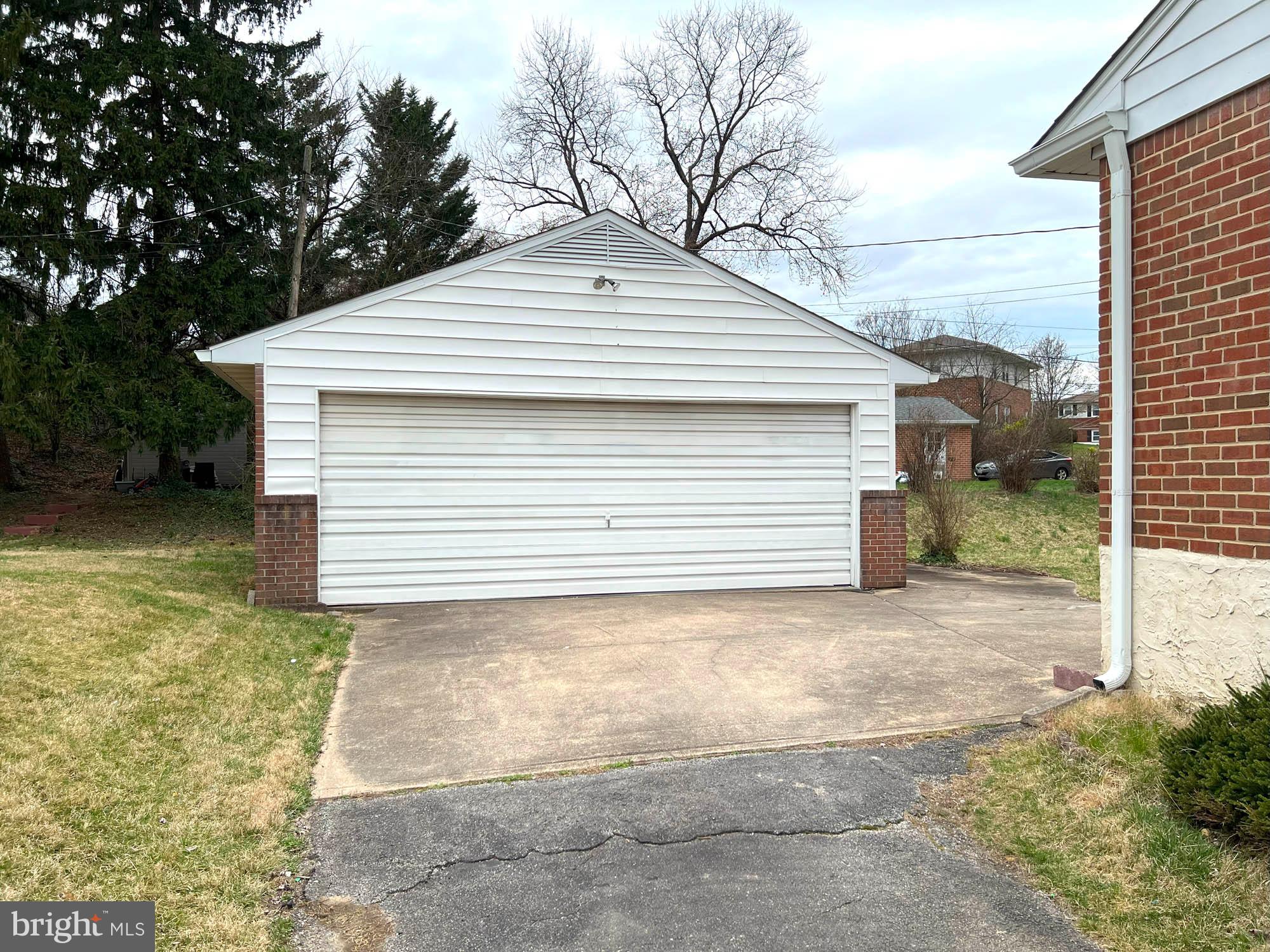 CAMPUS HILLS - Residential