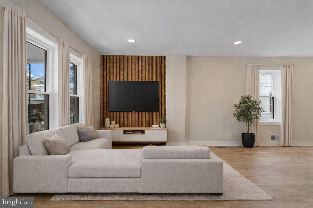 FOX CHASE - Residential