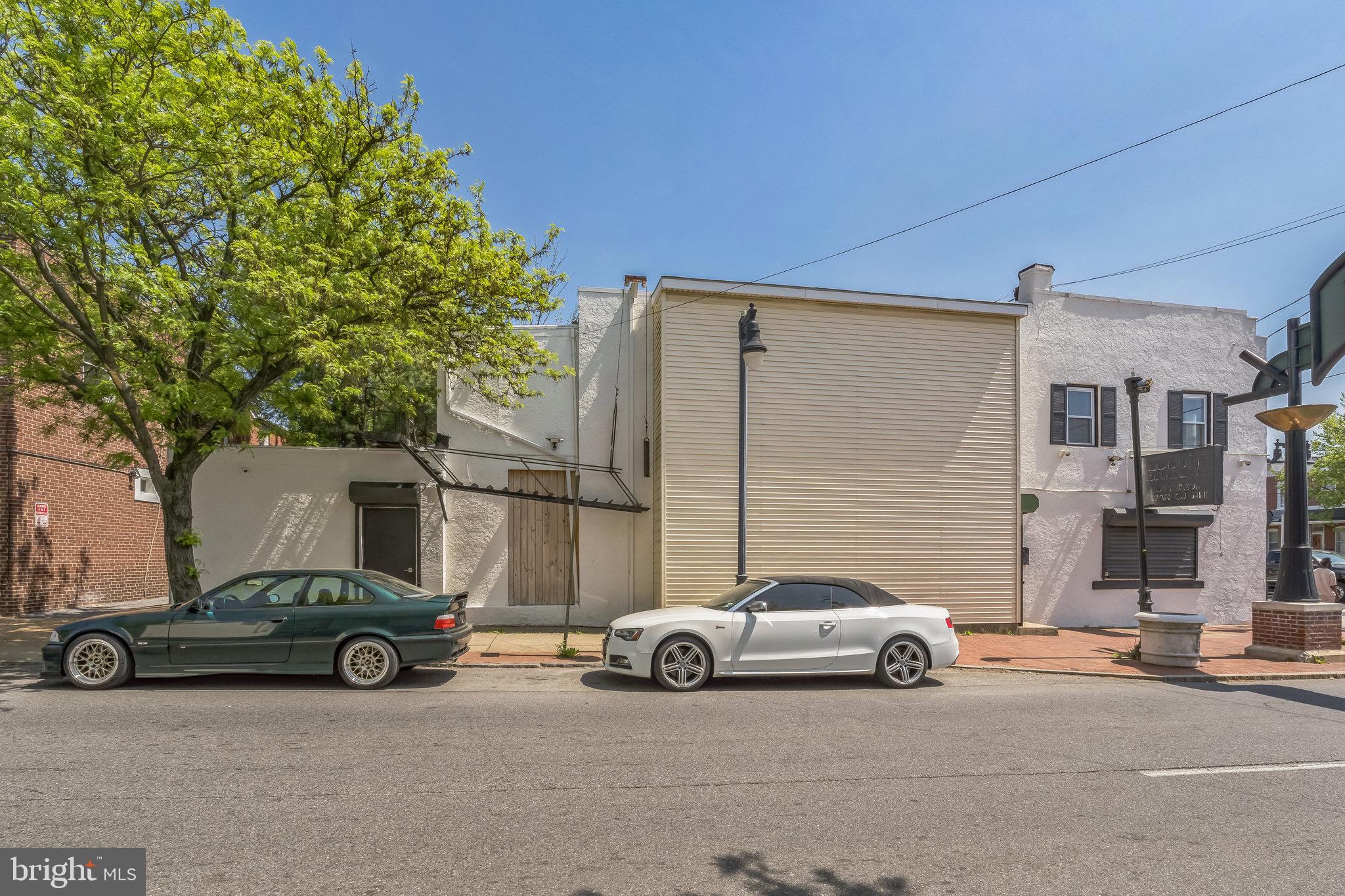LITTLE ITALY - Commercial Sale