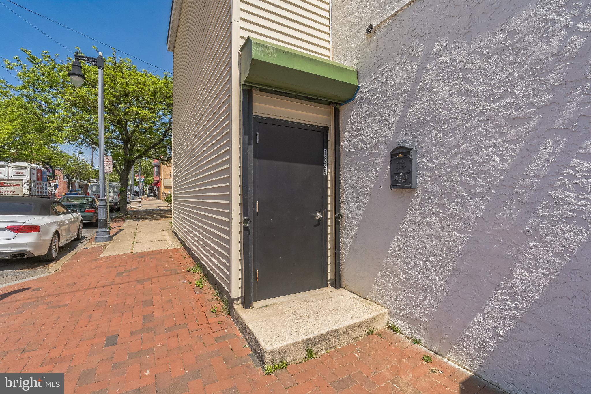 LITTLE ITALY - Commercial Sale