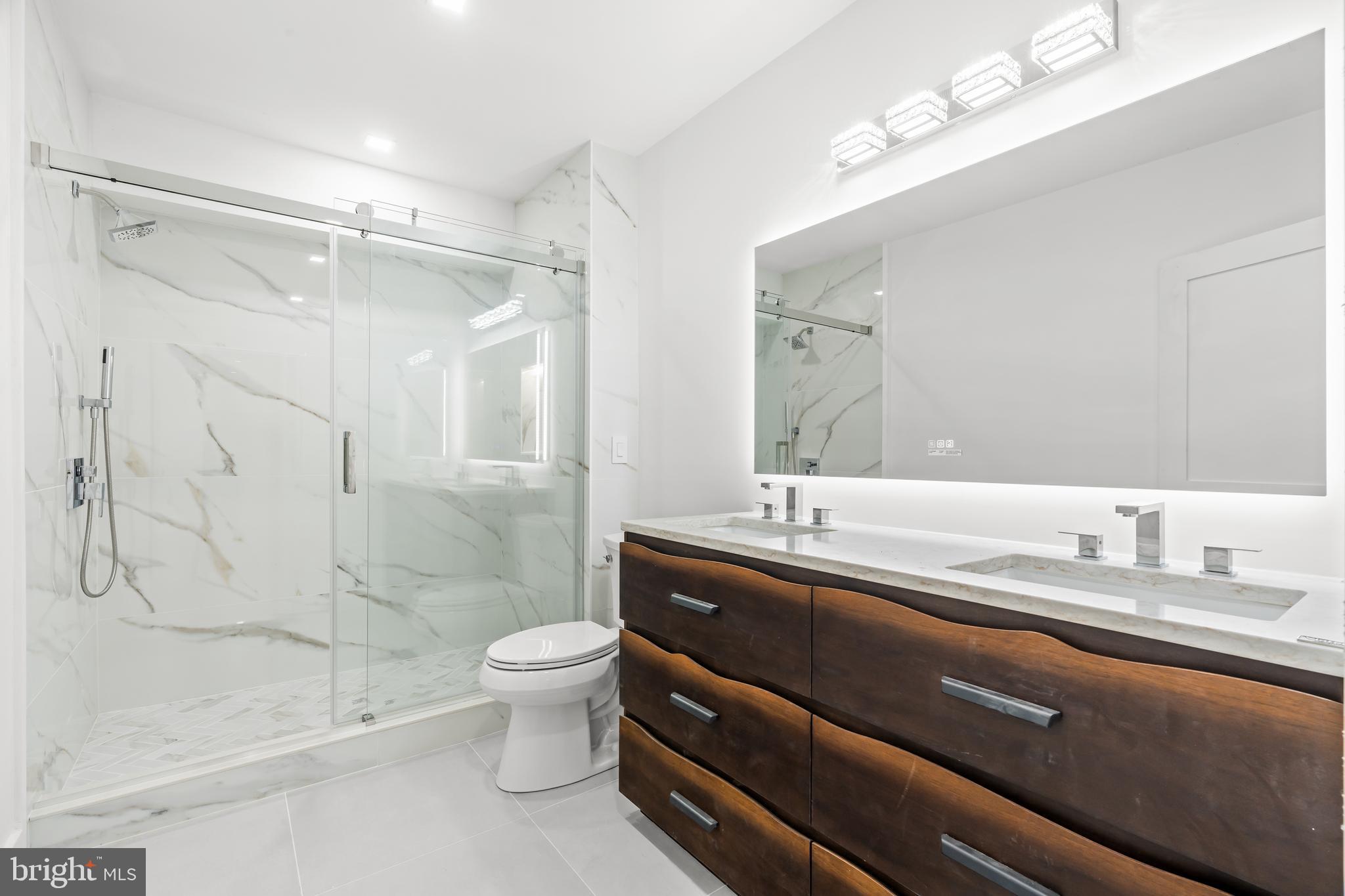 CHESTNUT HILL - Residential