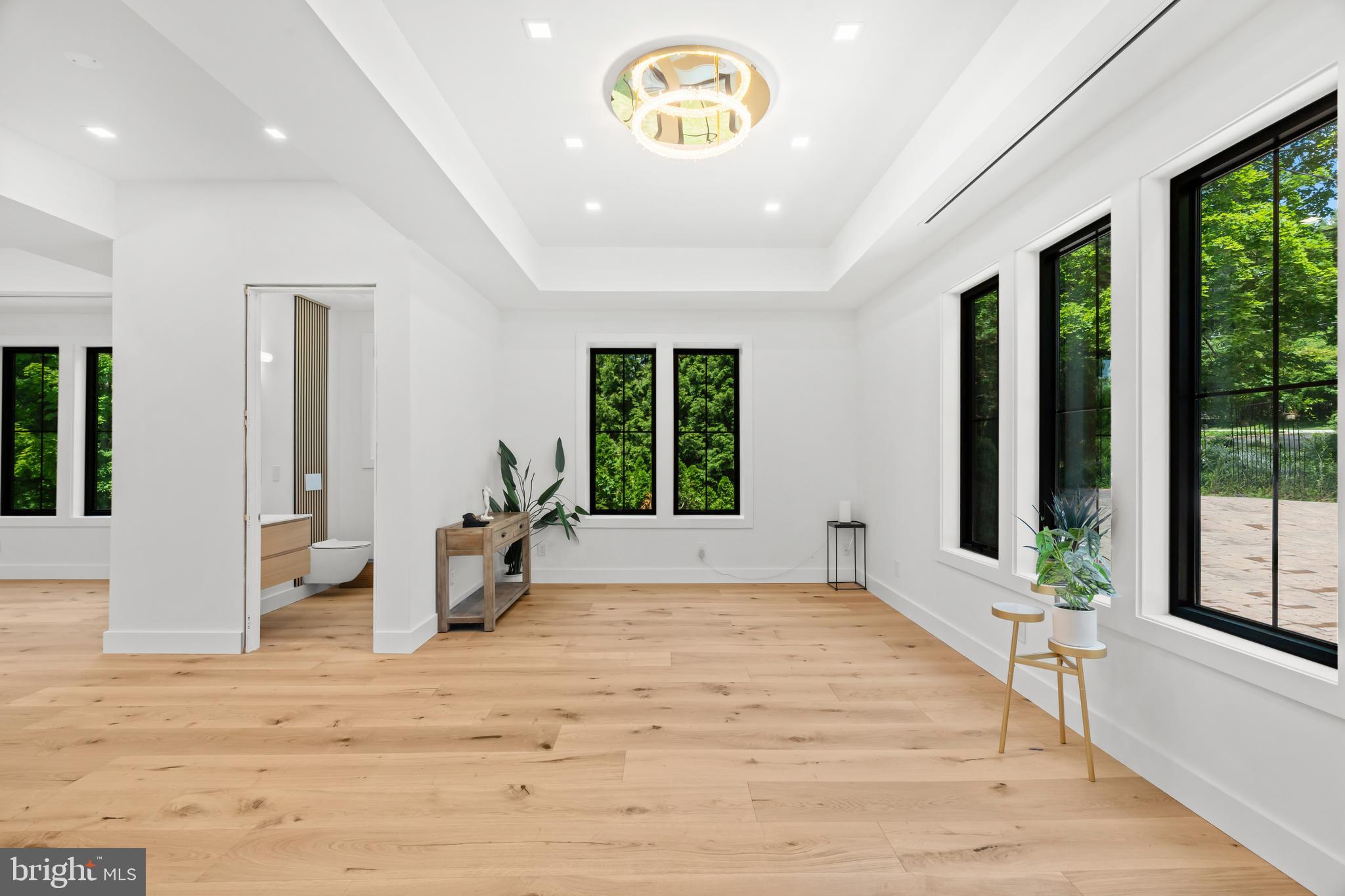 CHESTNUT HILL - Residential