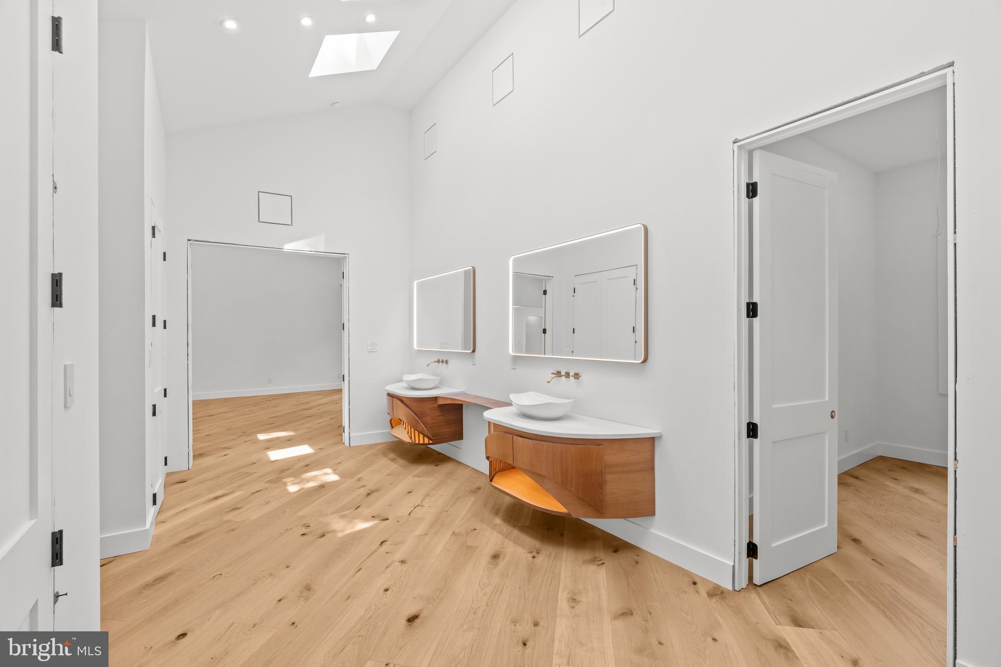 CHESTNUT HILL - Residential