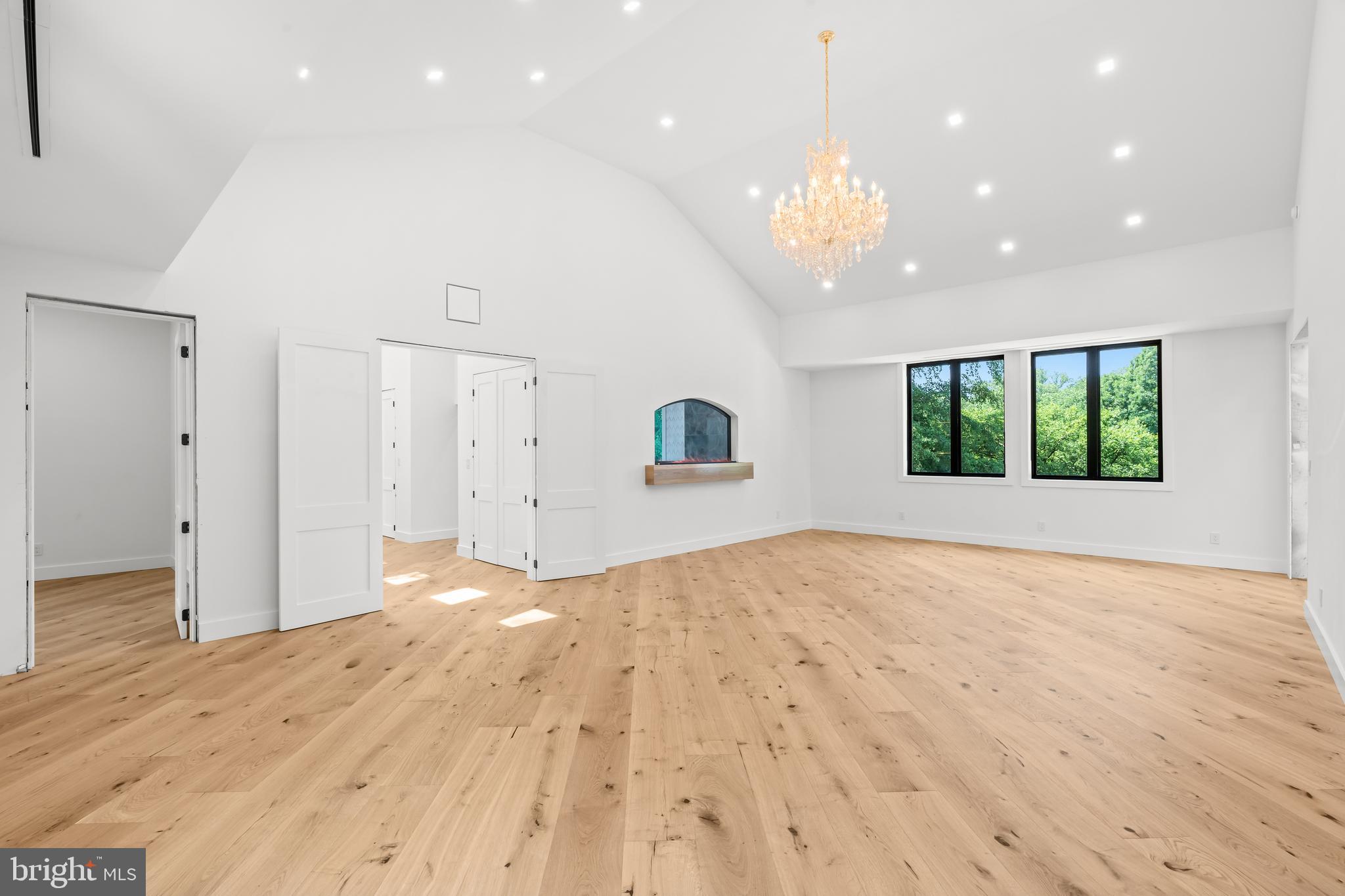 CHESTNUT HILL - Residential