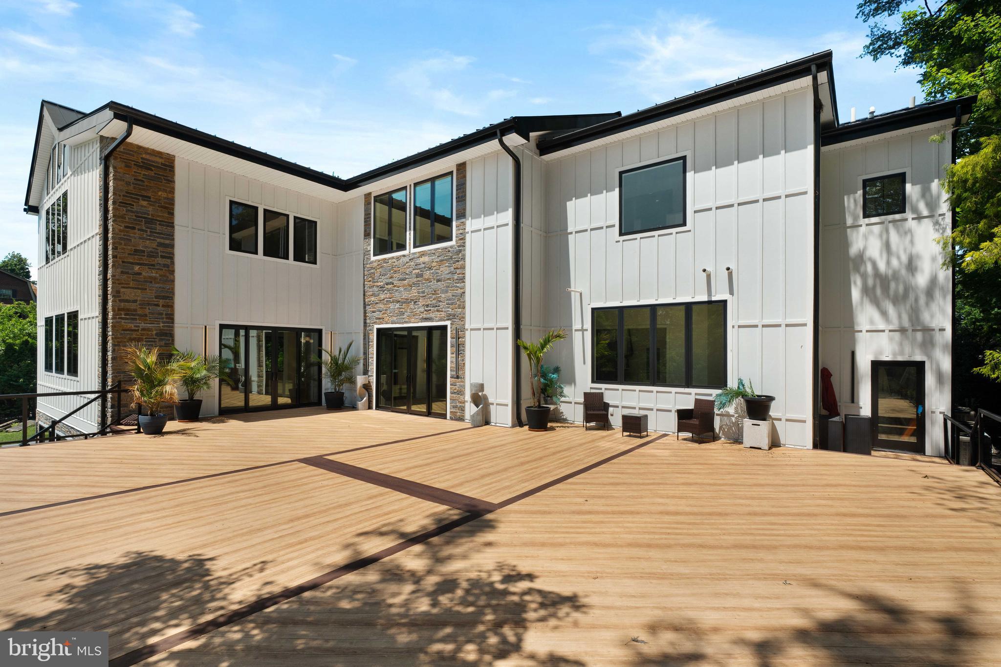 CHESTNUT HILL - Residential