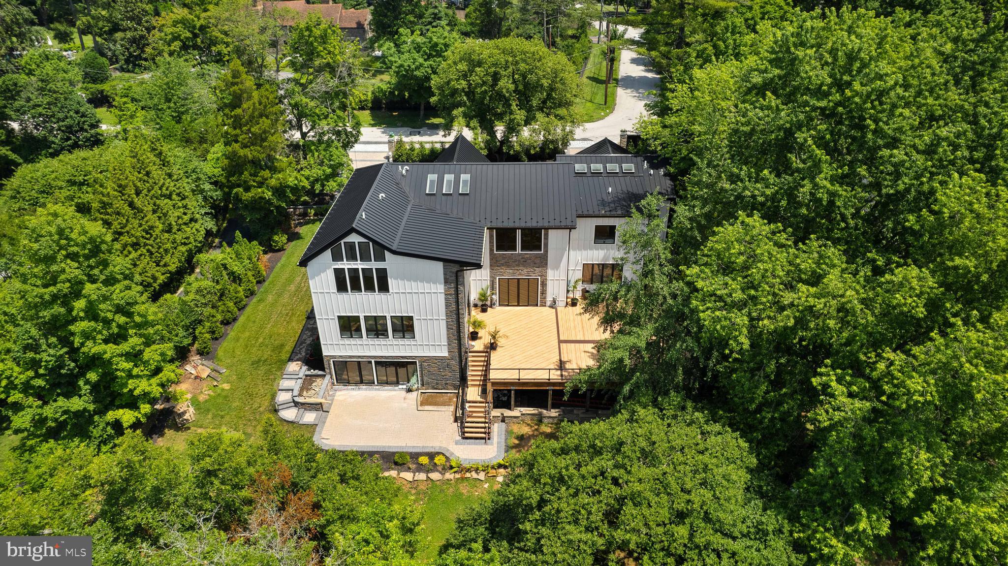 CHESTNUT HILL - Residential