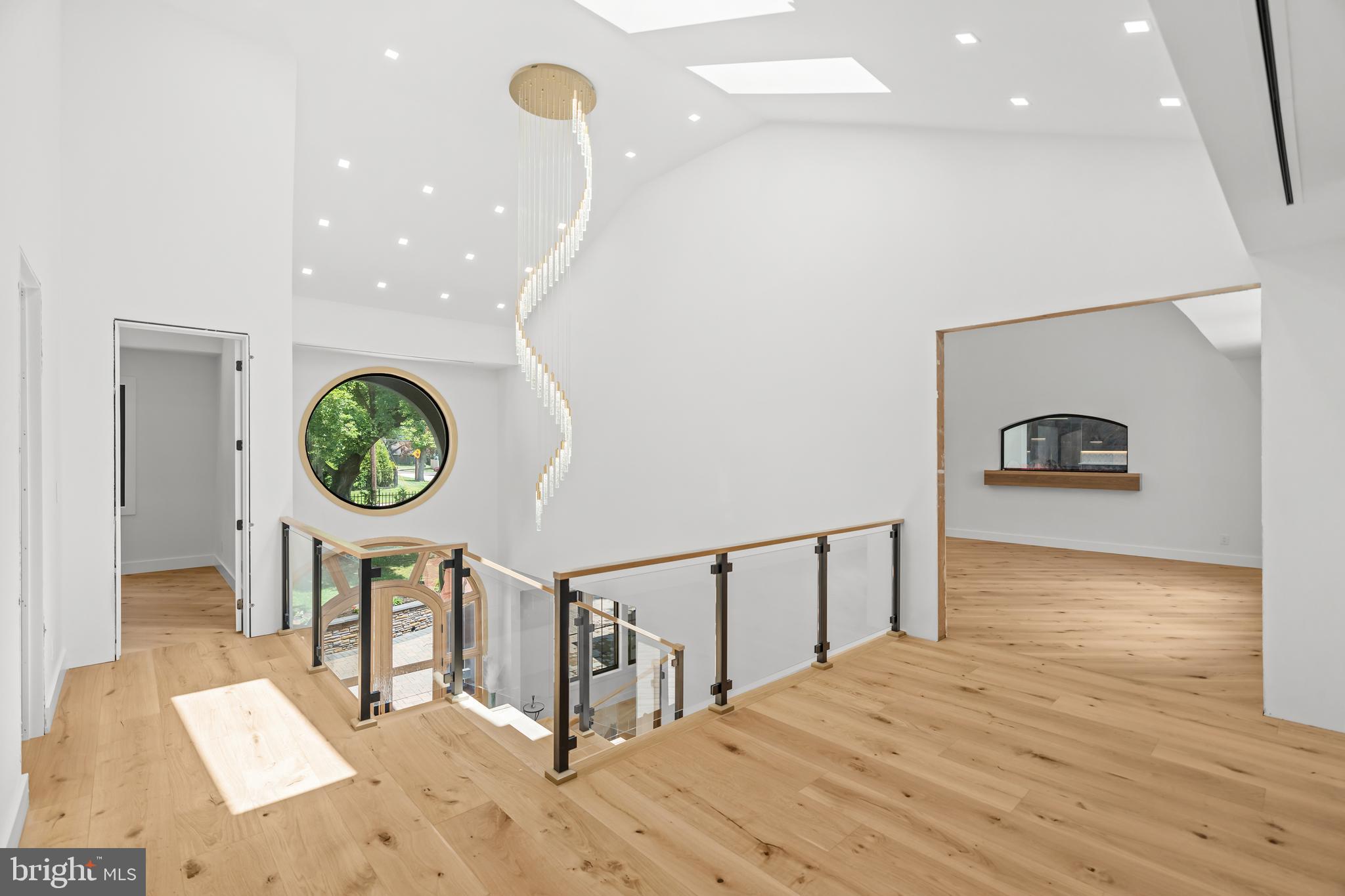 CHESTNUT HILL - Residential
