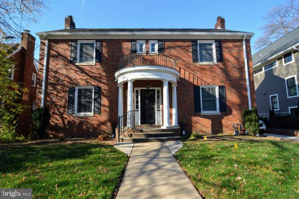 Amazing opportunity - Solid Brick, Multifamily property in the heart of Arlington's Orange Line.  Located on the southeast Clarendon, this 6 Bedroom / 4 Bathroom duplex generates $96,000 annually.  High-end renovation throughout. Slate roof.  Ultra convienent to all that Arlington and DC has to offer, only a 5 min walk to Clarendon Metro,  Starbucks, Whole Foods, Trader Joe's, Apple, and all the fantastic dining, shopping and nightlife Clarendon has to offer.  A+ location, off-street parking in rear, situated on a 7,500SqFt lot make this a strong long-term investment property. Fully leased.