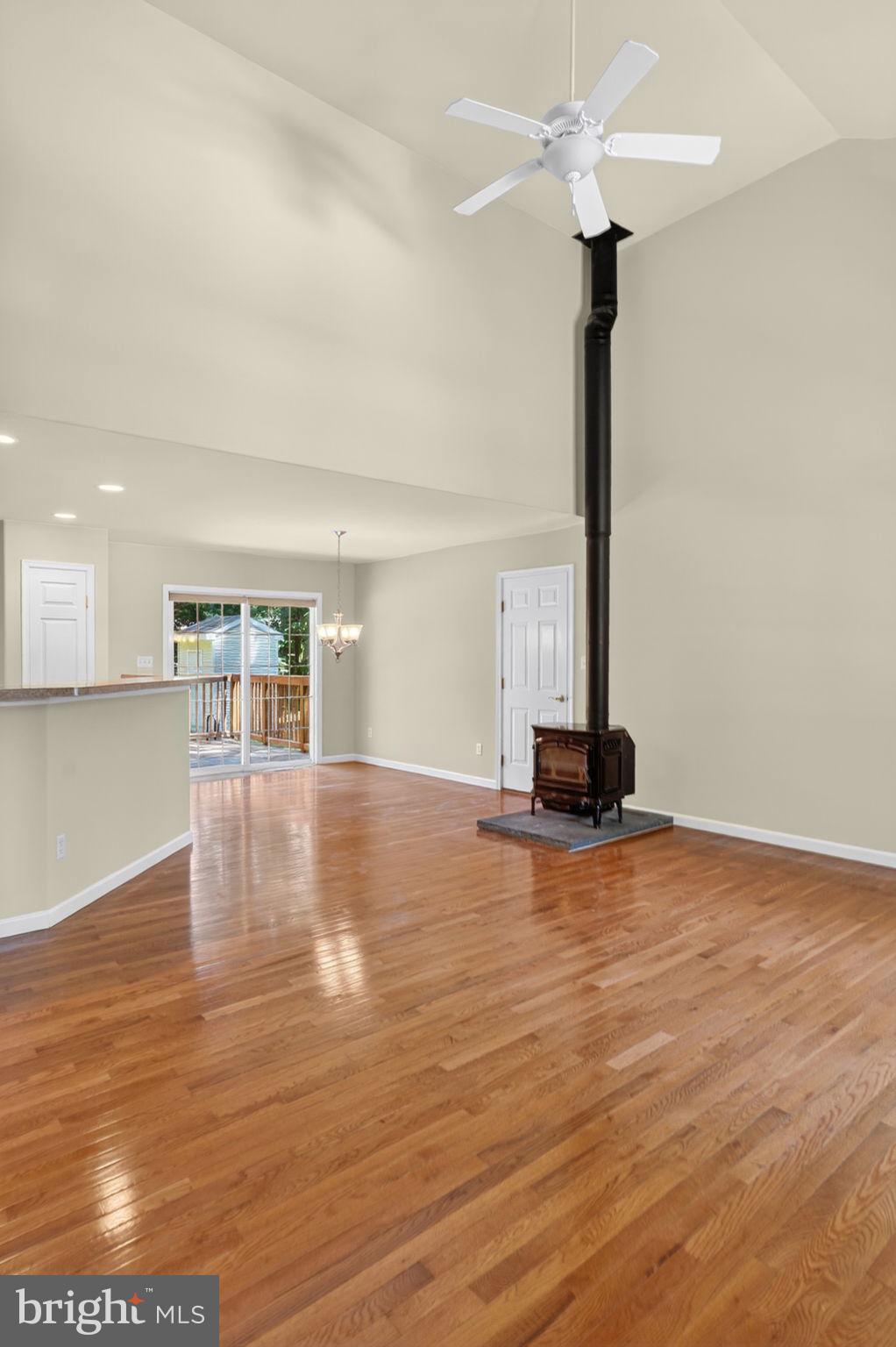 CAPTAIN'S COVE - Residential