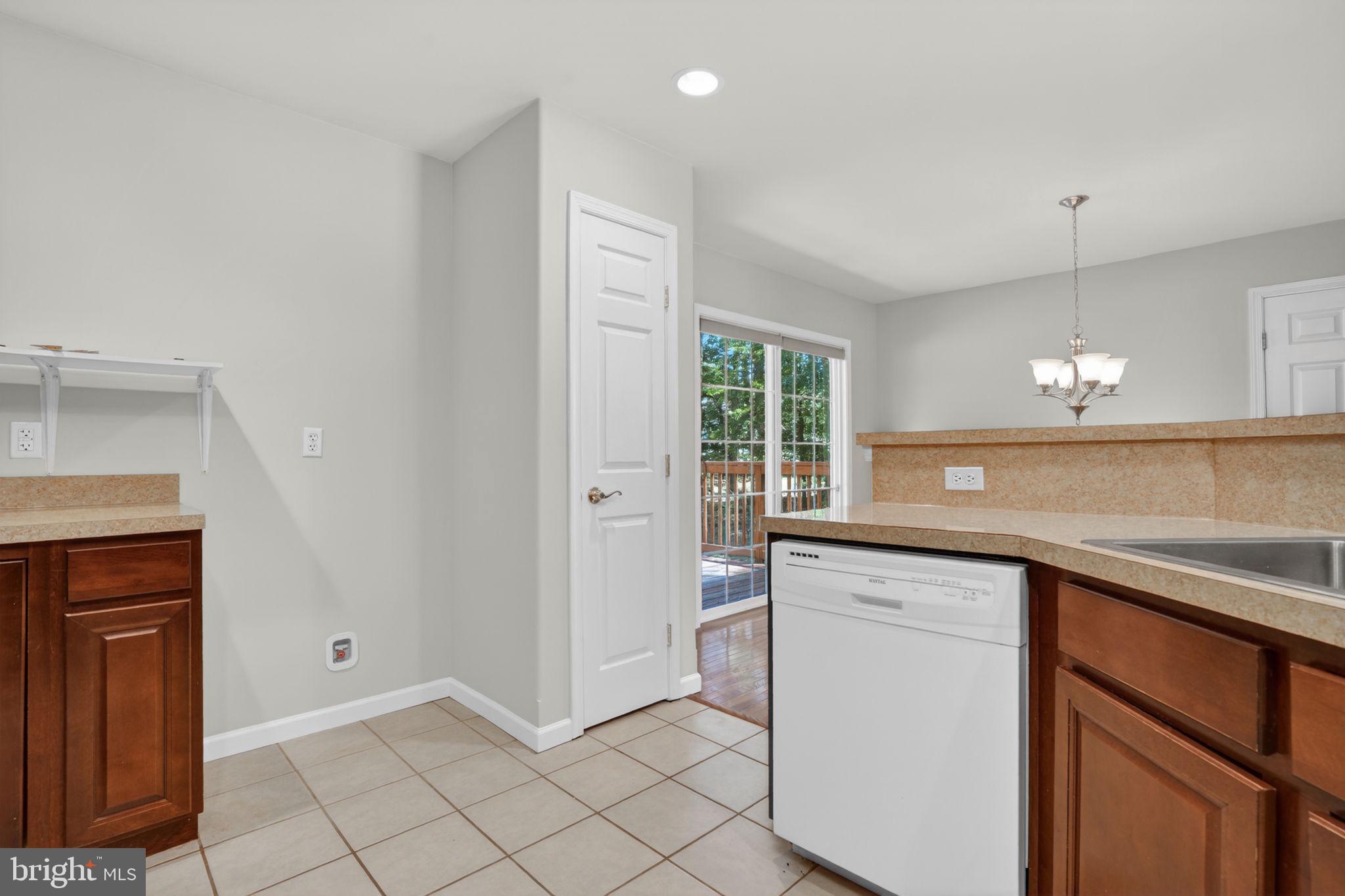 CAPTAIN'S COVE - Residential