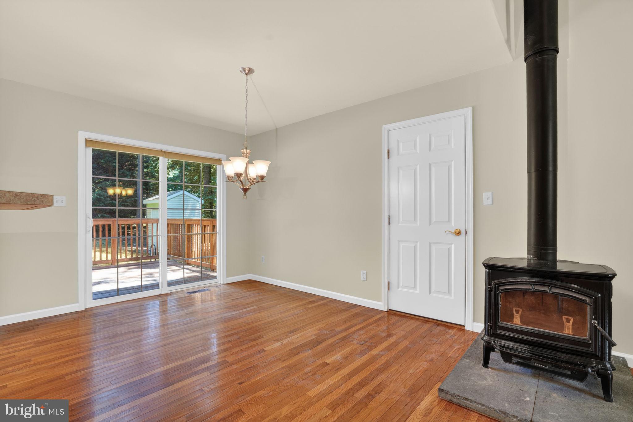 CAPTAIN'S COVE - Residential