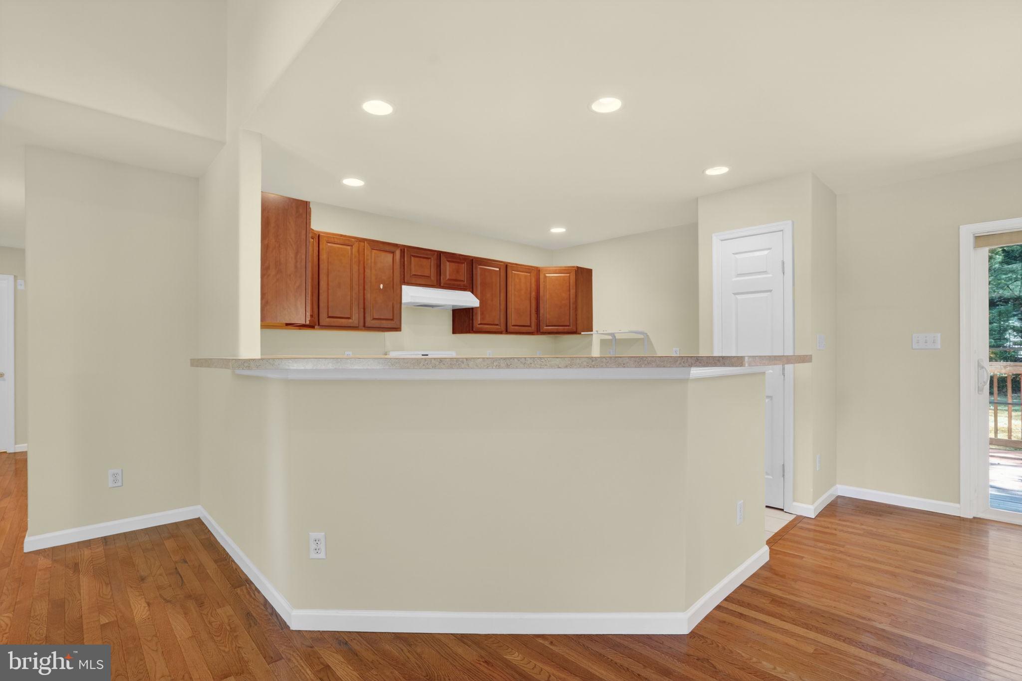 CAPTAIN'S COVE - Residential