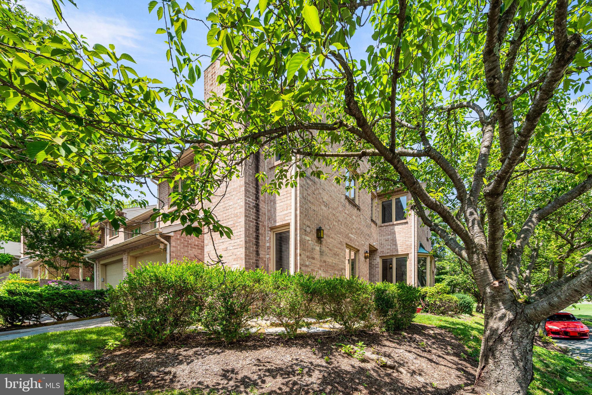 QUARTERS - Residential