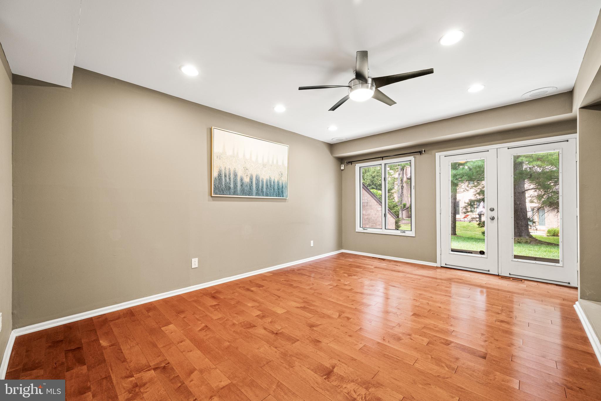 QUARTERS - Residential