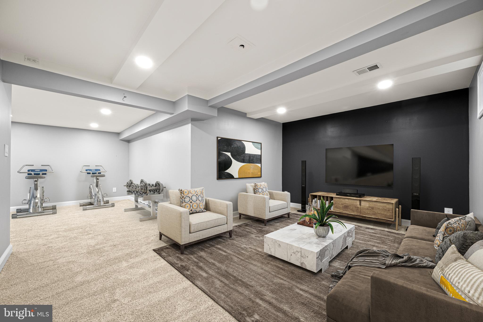QUARTERS - Residential