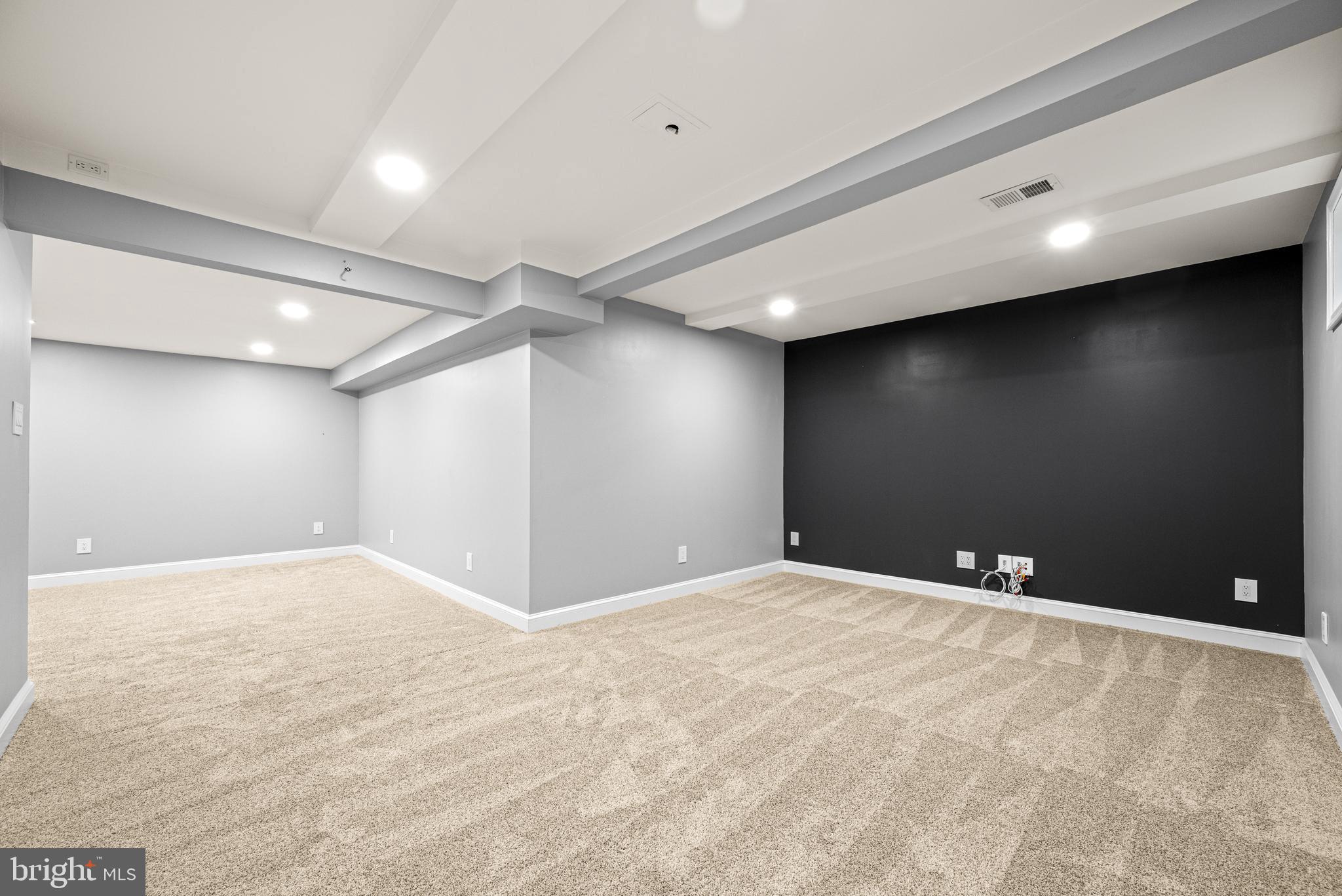 QUARTERS - Residential