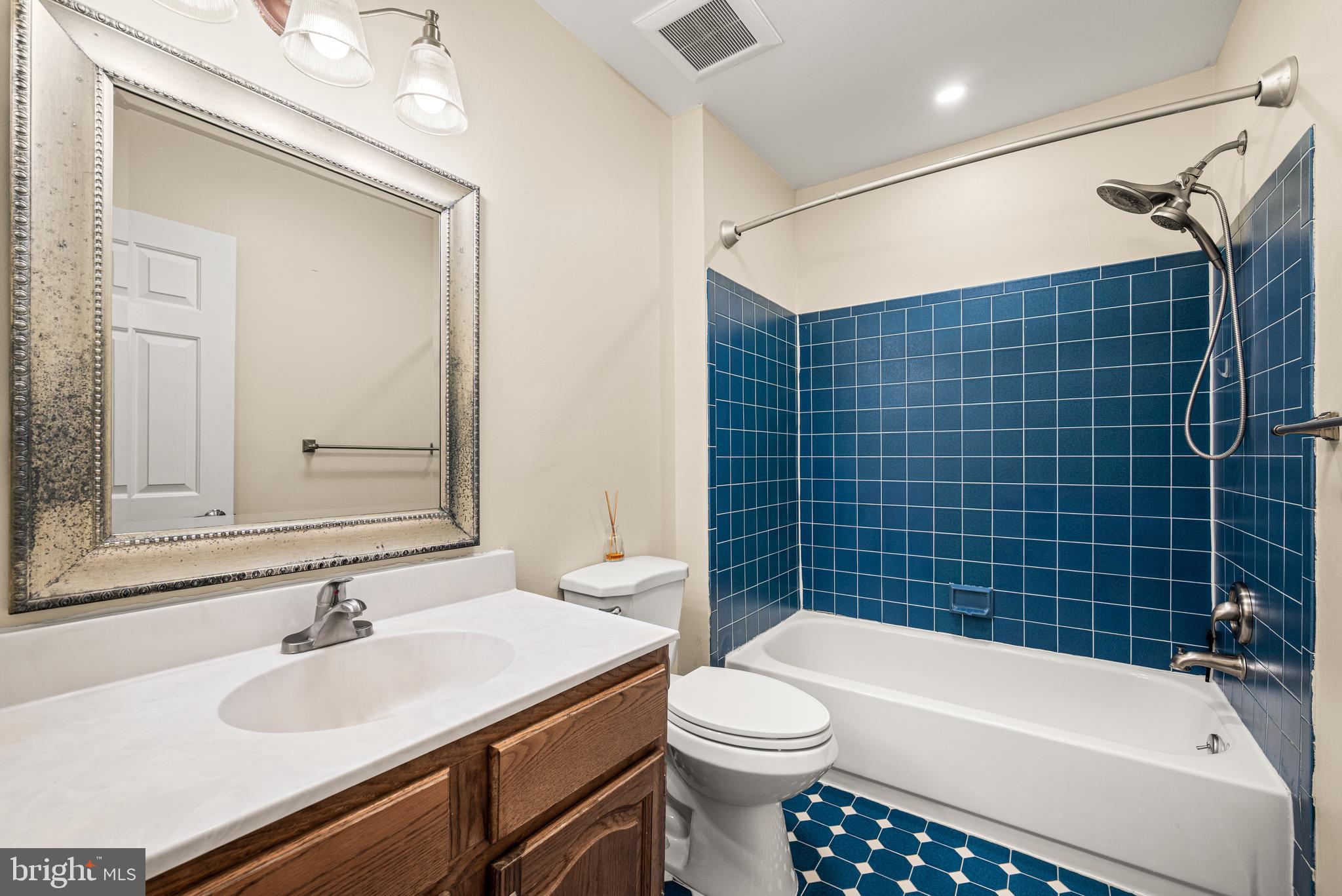QUARTERS - Residential