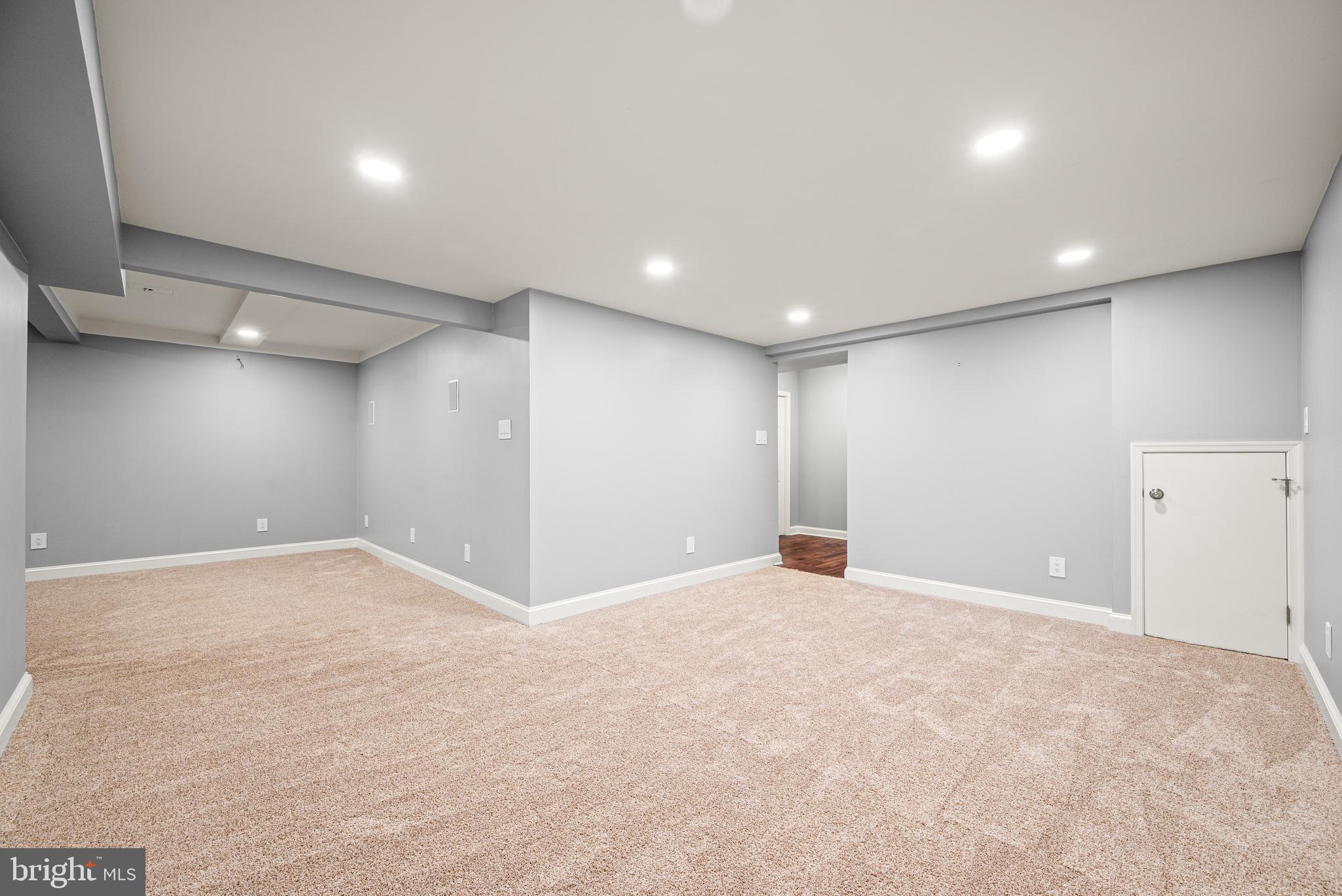 QUARTERS - Residential
