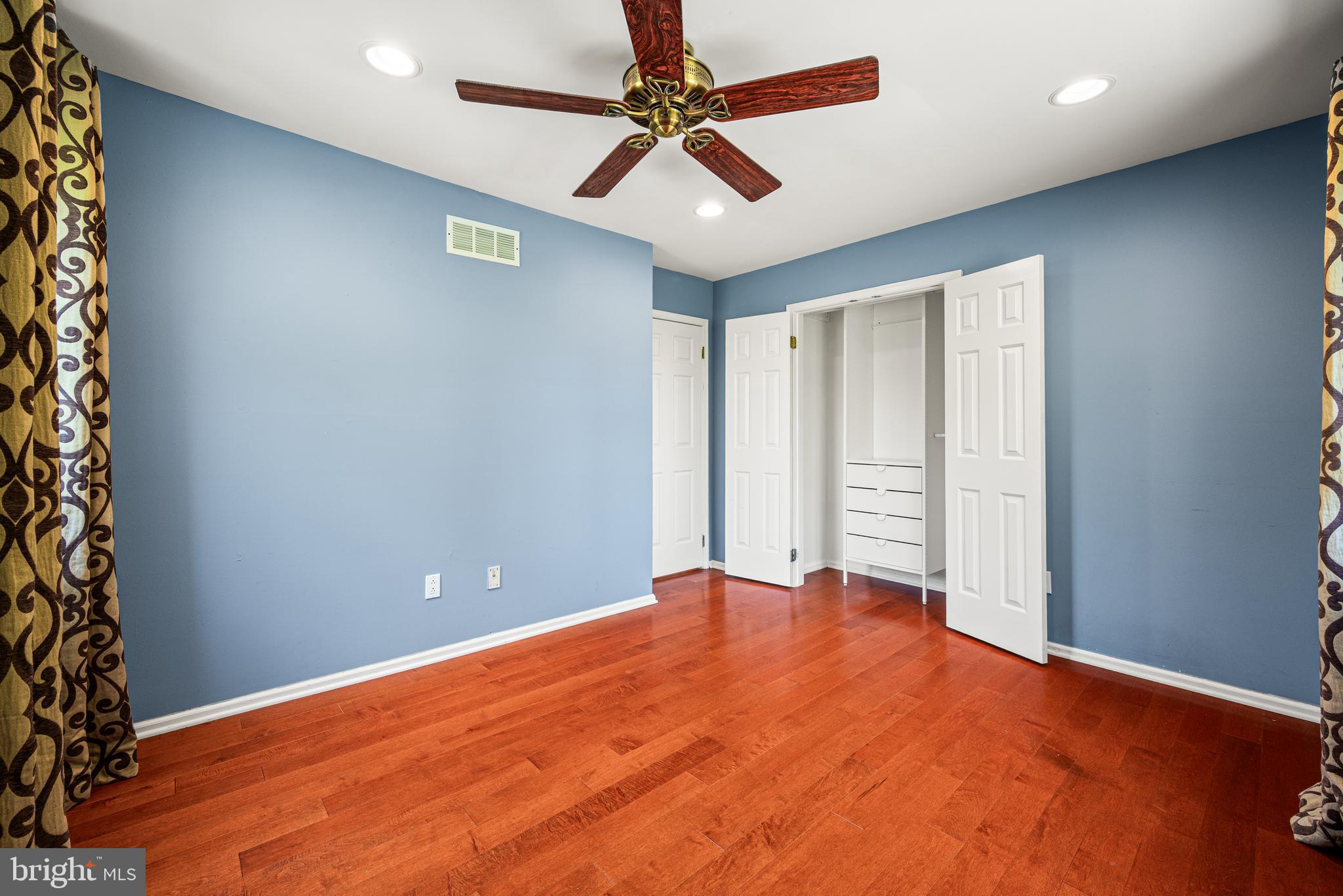 QUARTERS - Residential