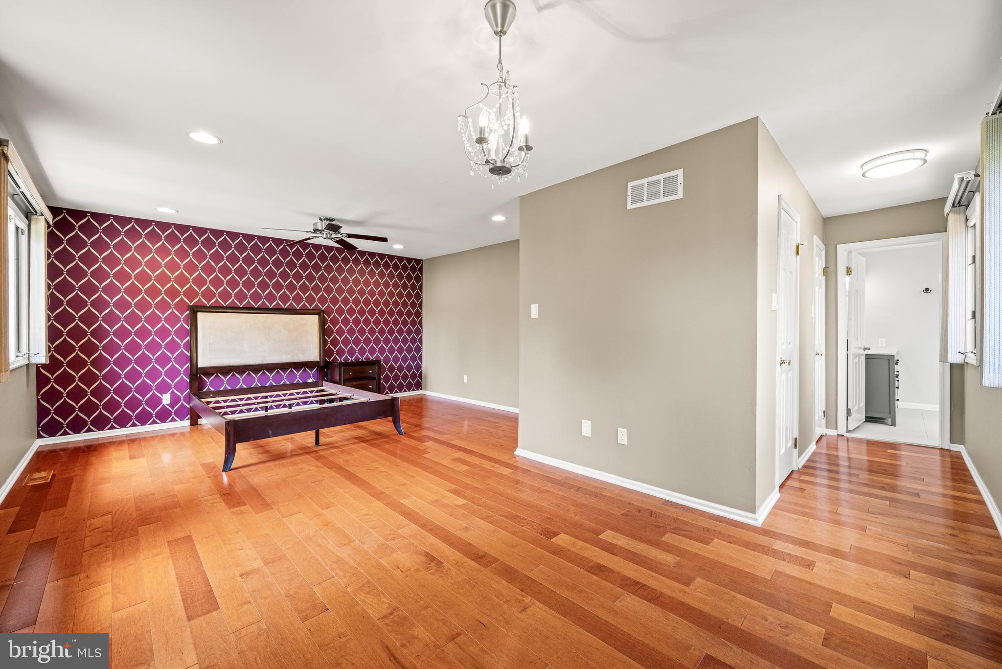 QUARTERS - Residential