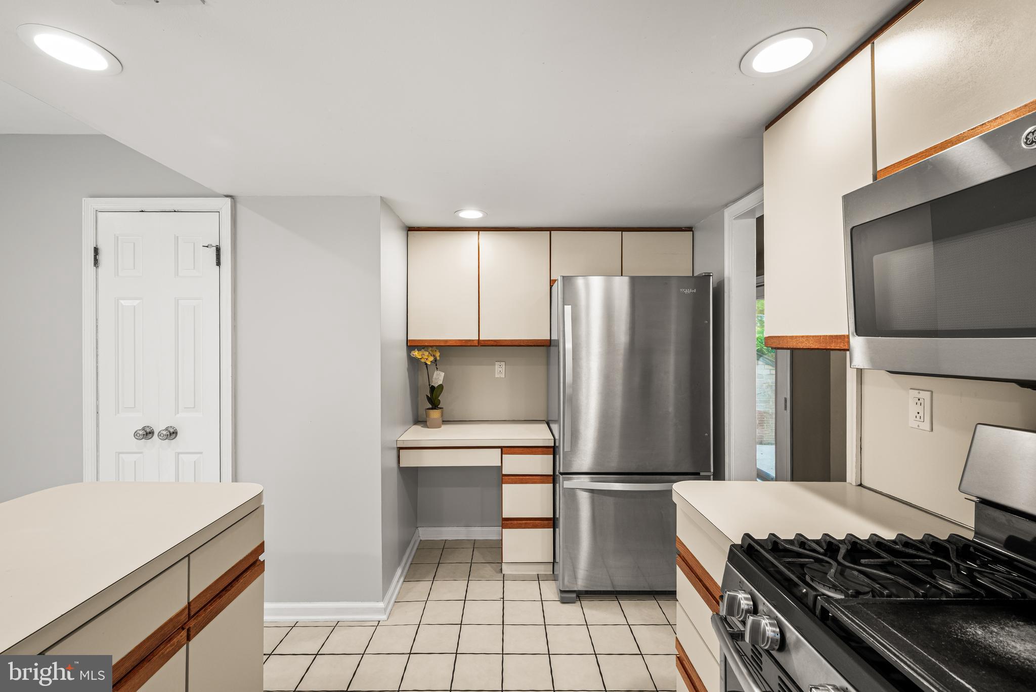 QUARTERS - Residential
