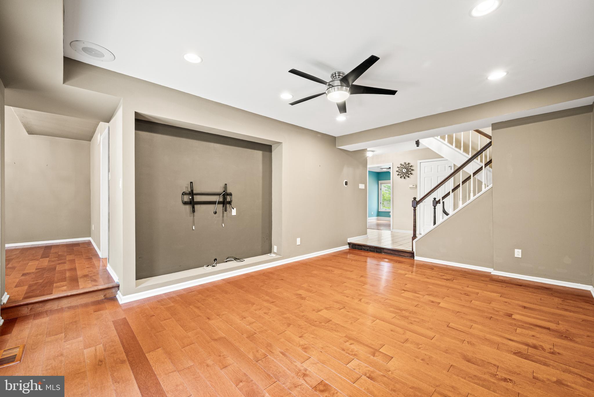 QUARTERS - Residential