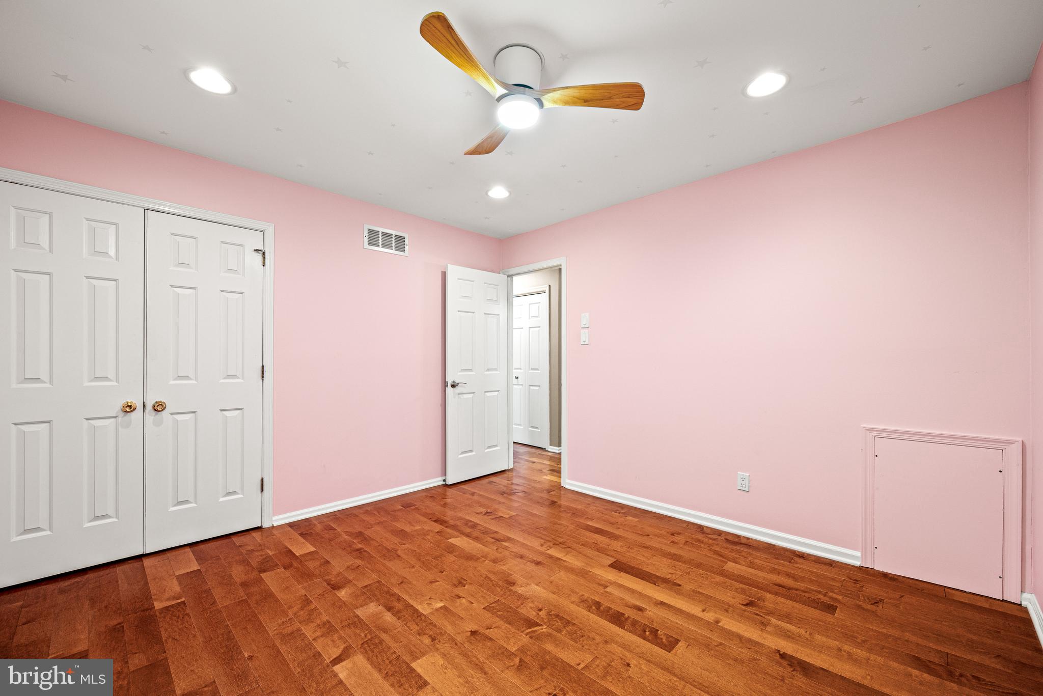 QUARTERS - Residential