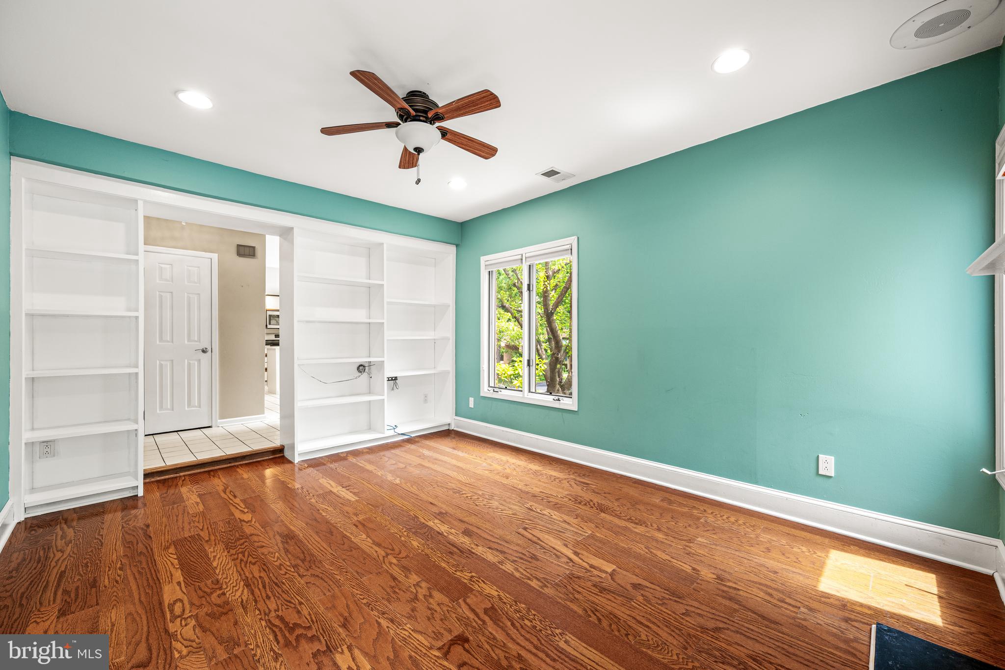 QUARTERS - Residential
