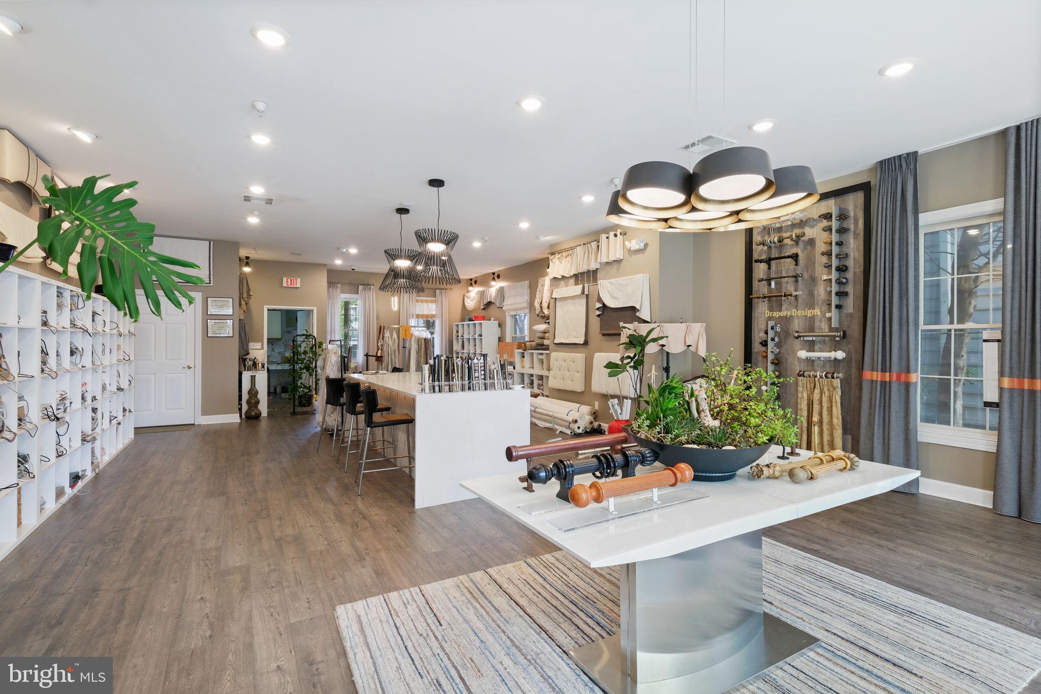 KENTLANDS HILL DISTRICT - Commercial Sale