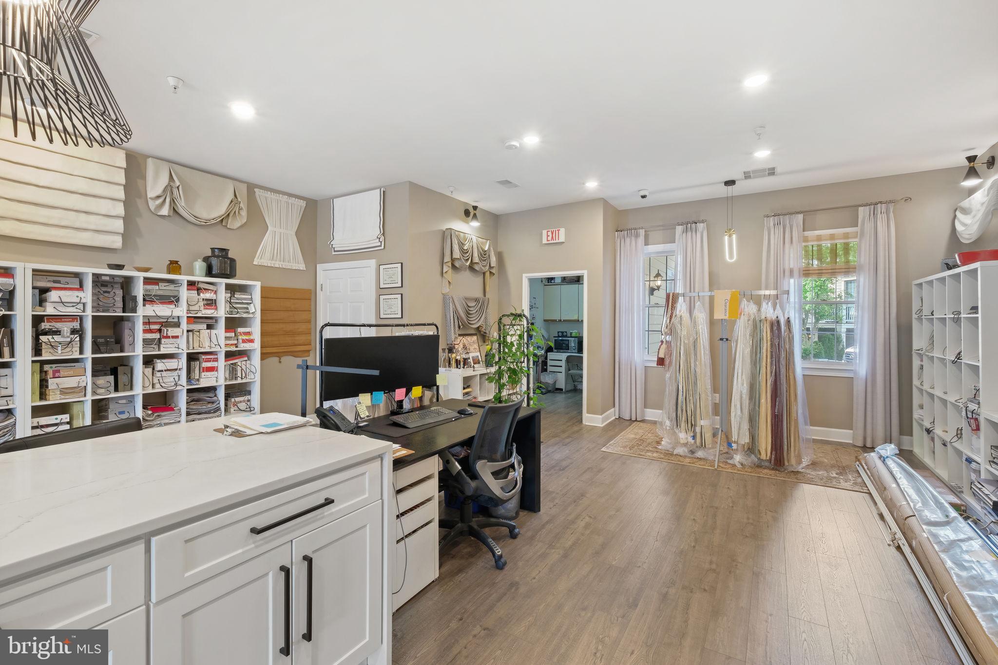 KENTLANDS HILL DISTRICT - Commercial Sale