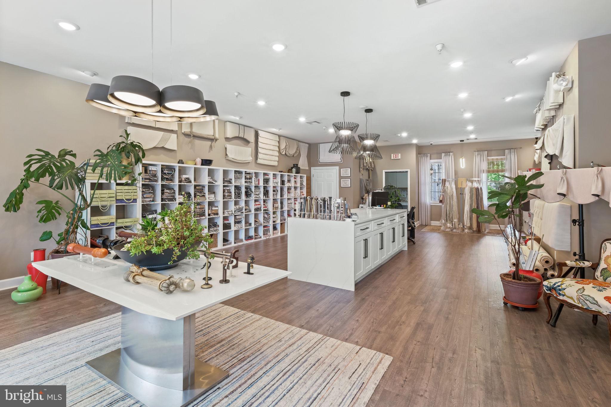 KENTLANDS HILL DISTRICT - Commercial Sale