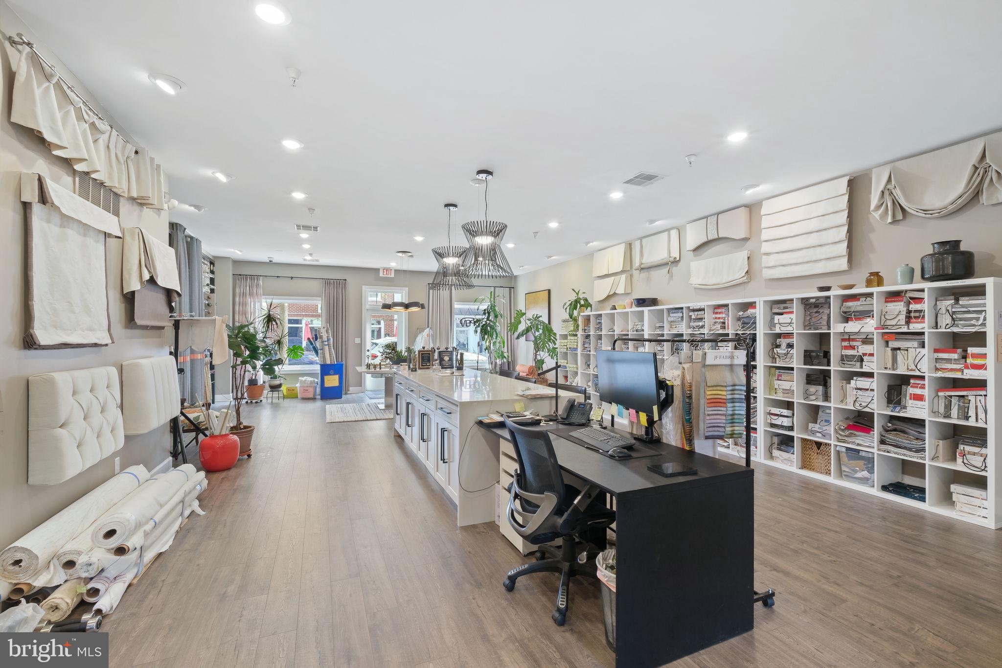 KENTLANDS HILL DISTRICT - Commercial Sale