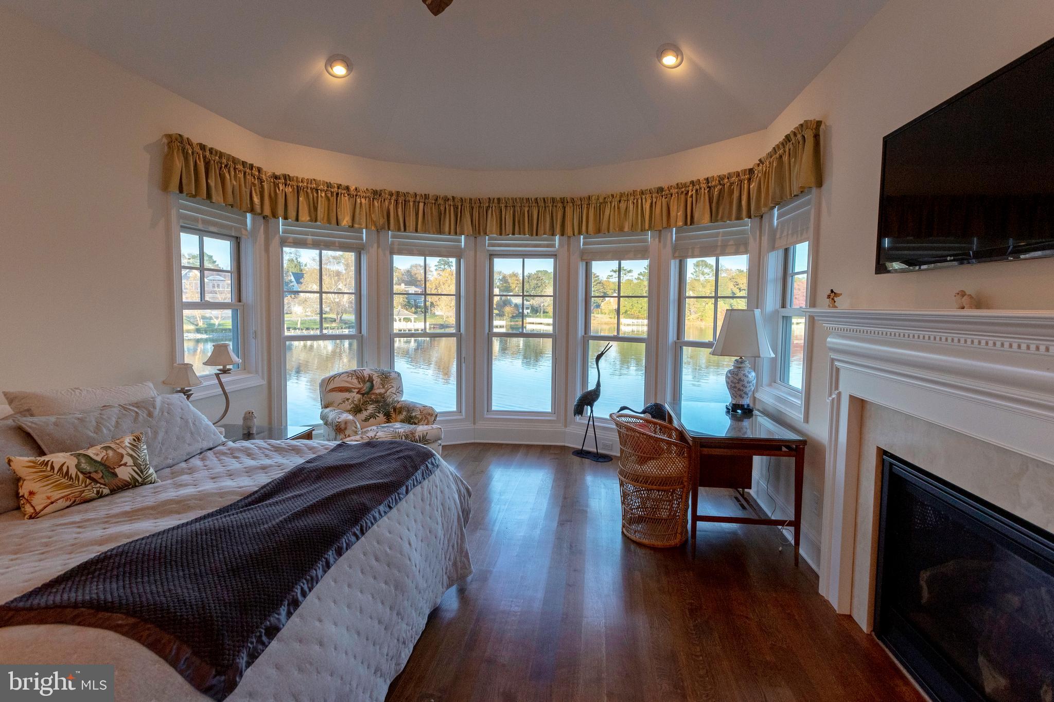 SILVER LAKE SHORES - Residential