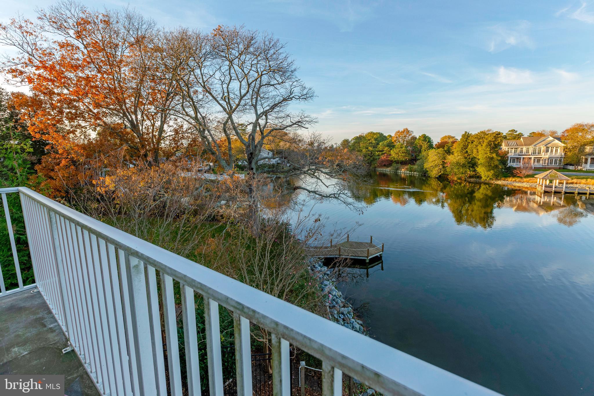 SILVER LAKE SHORES - Residential
