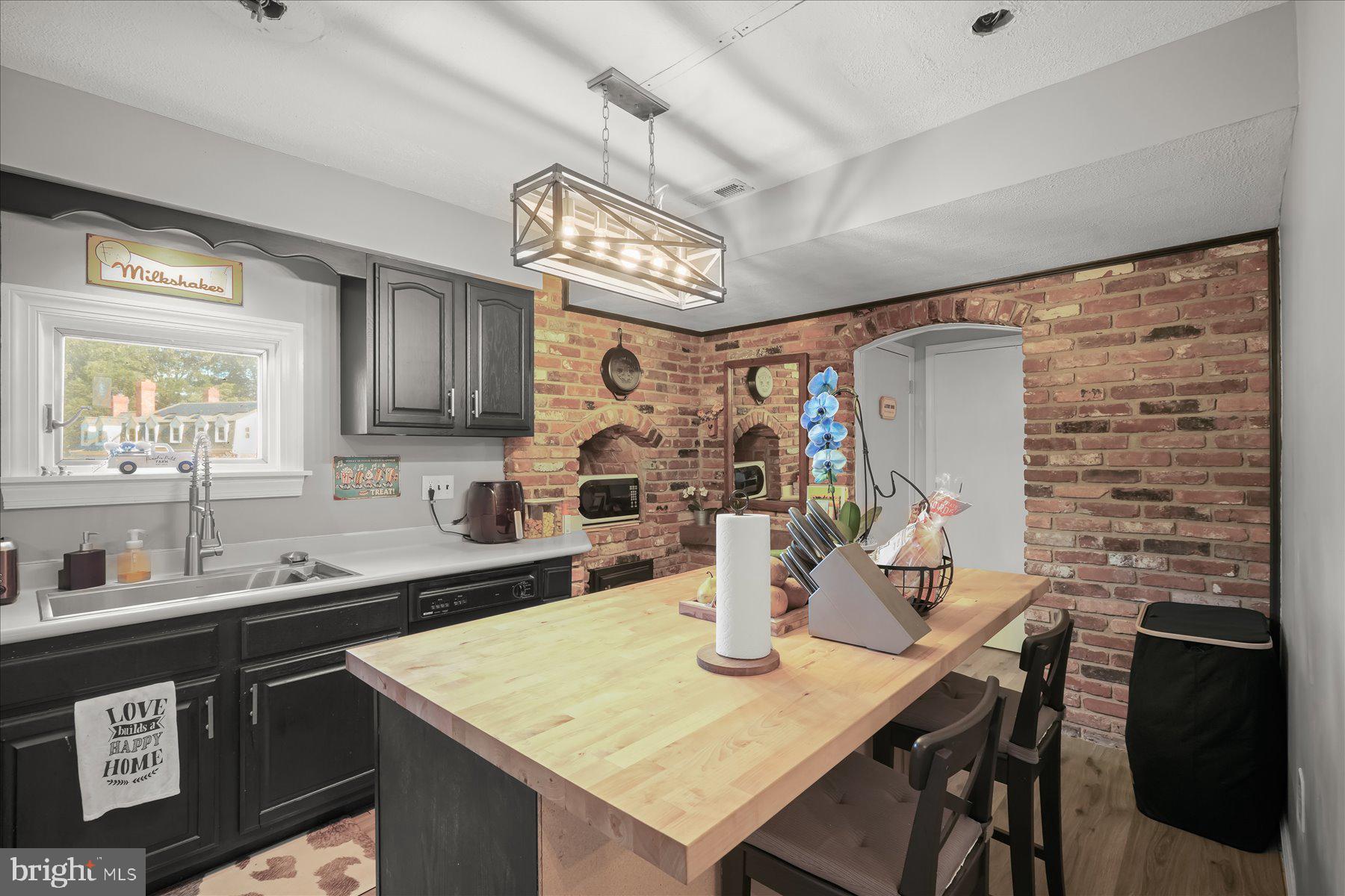 LOCUST GROVE ESTATES SUB - Residential
